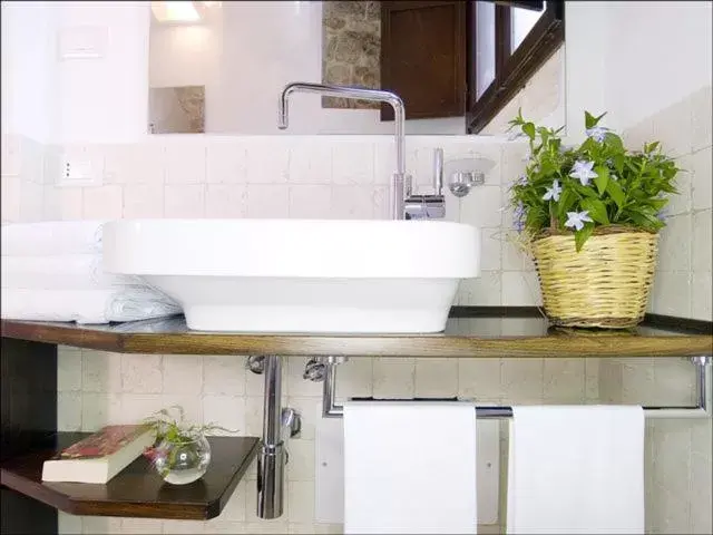 Bathroom in Hotel Corte Altavilla