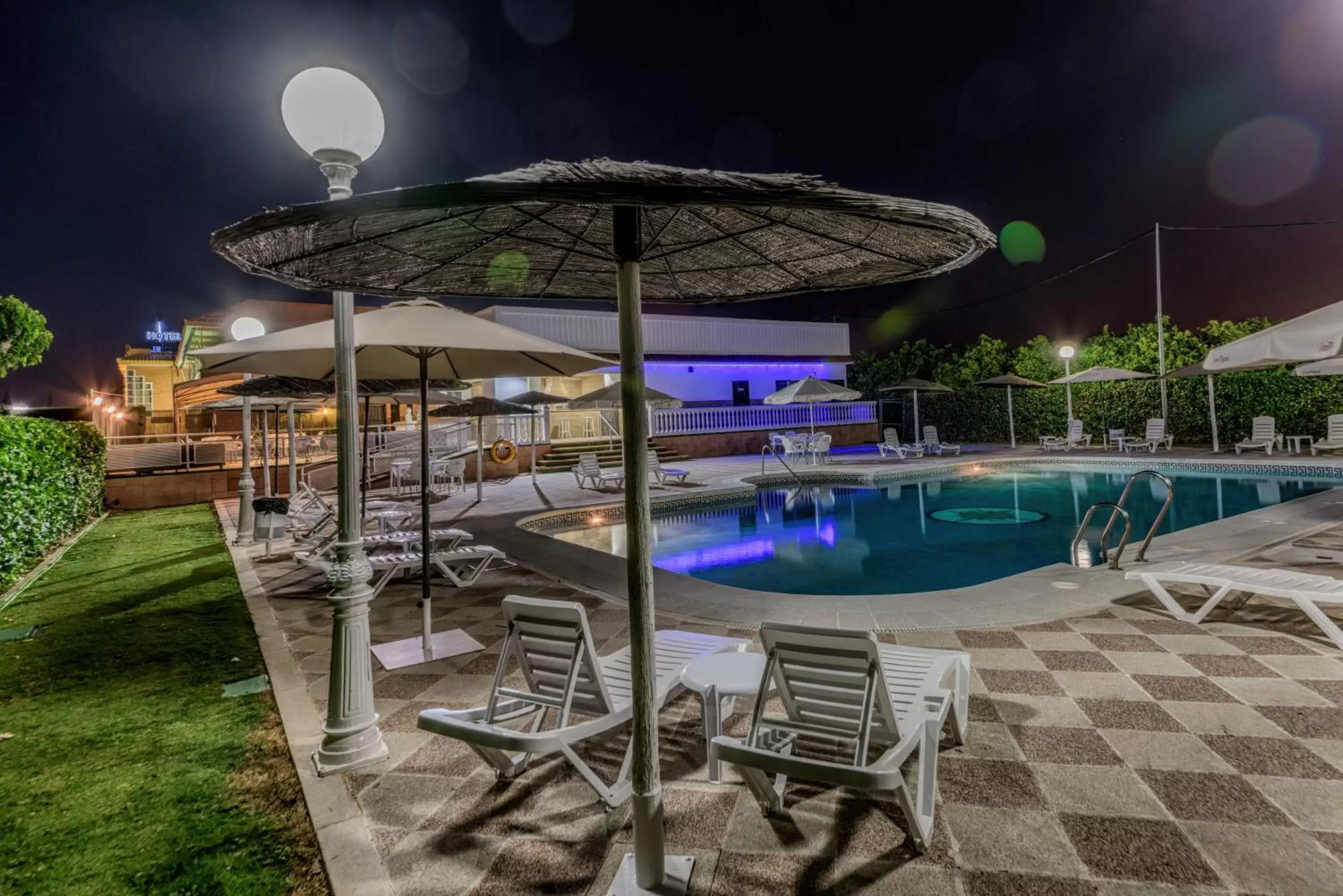 Swimming Pool in Hotel Torre De Los Guzmanes