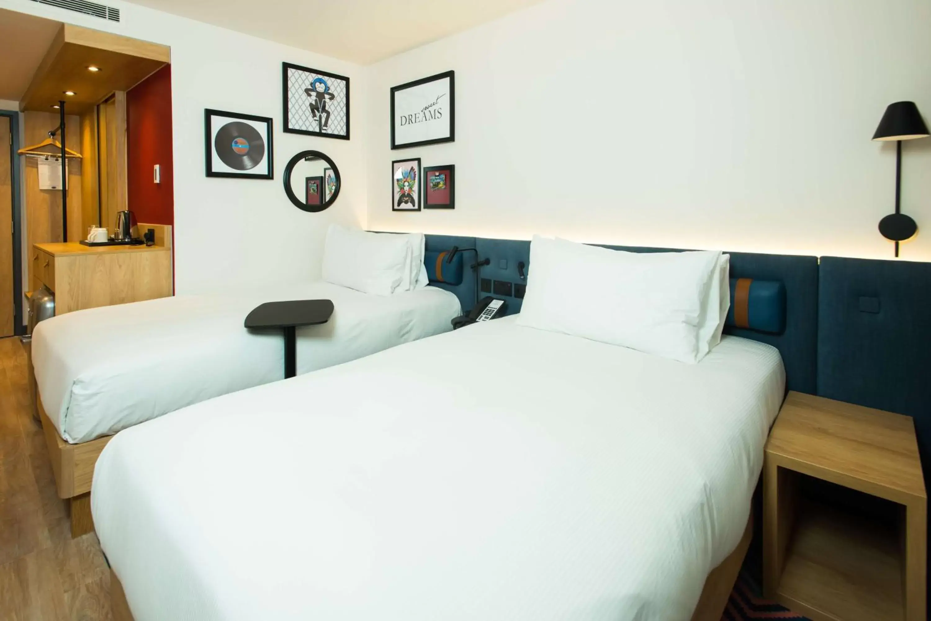 Bed in Hampton by Hilton London Park Royal