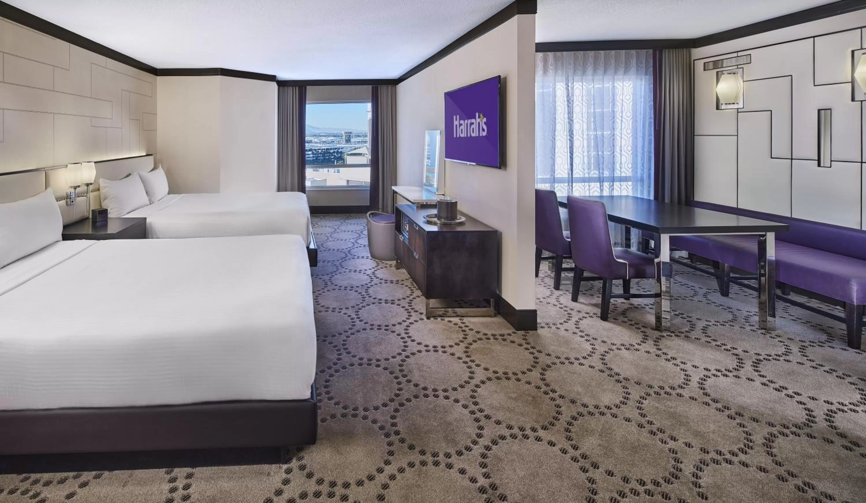Dining area, Bed in Harrah's Las Vegas, A Caesars Destination