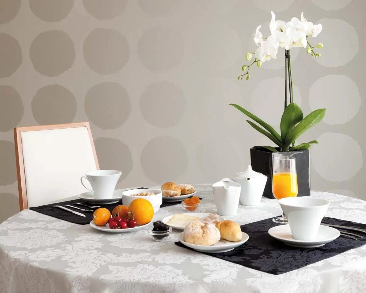 Dining area in Cardal Hotel