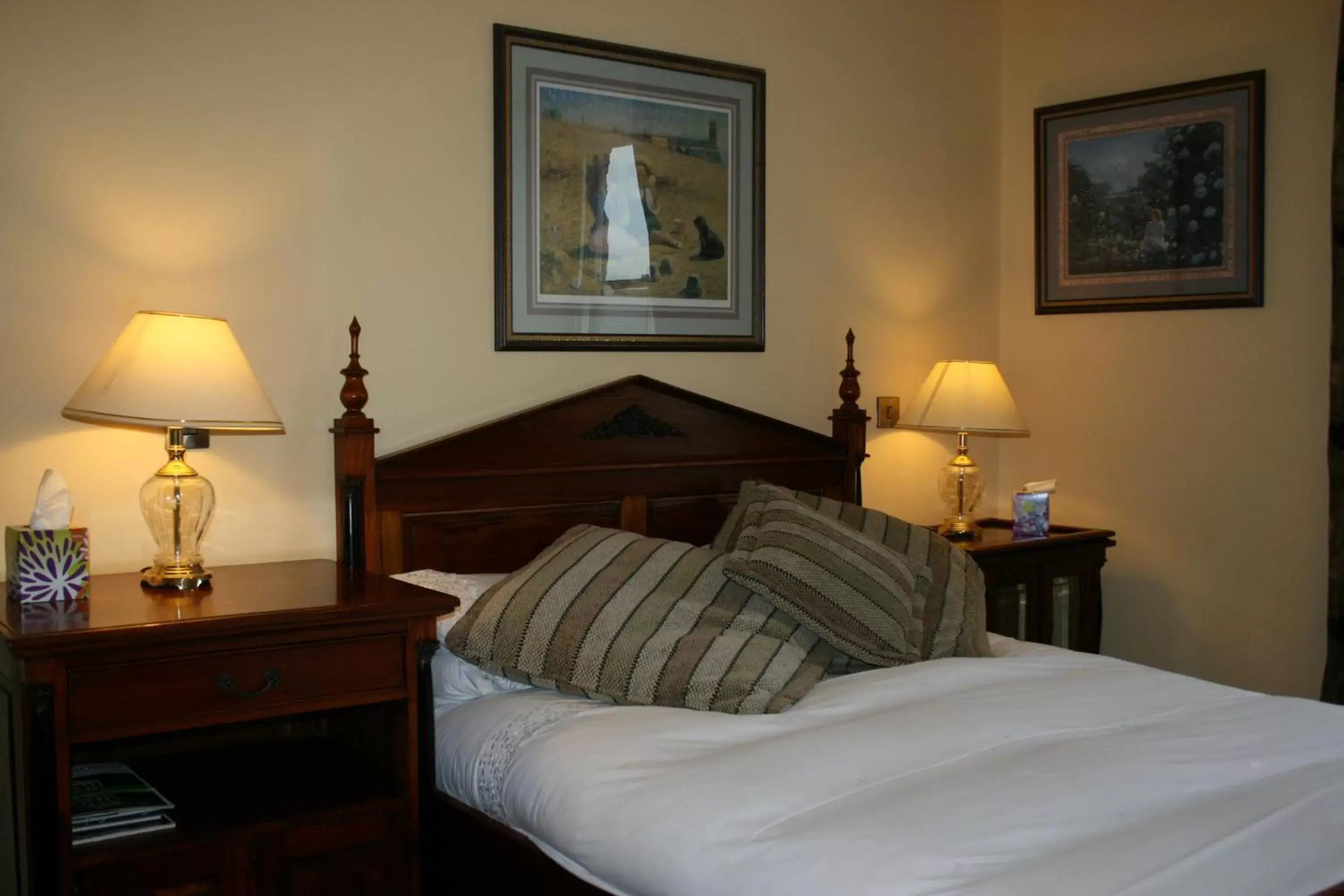 Bedroom, Bed in The Wyvill Arms