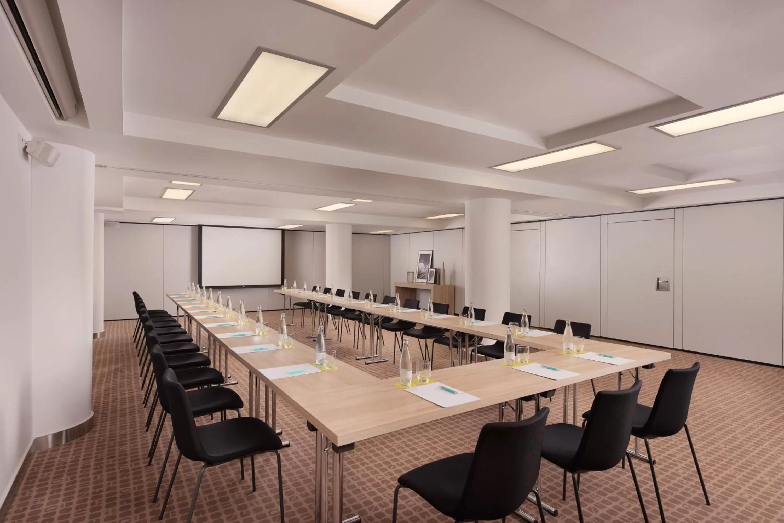 Meeting/conference room in Le Meridien Barcelona