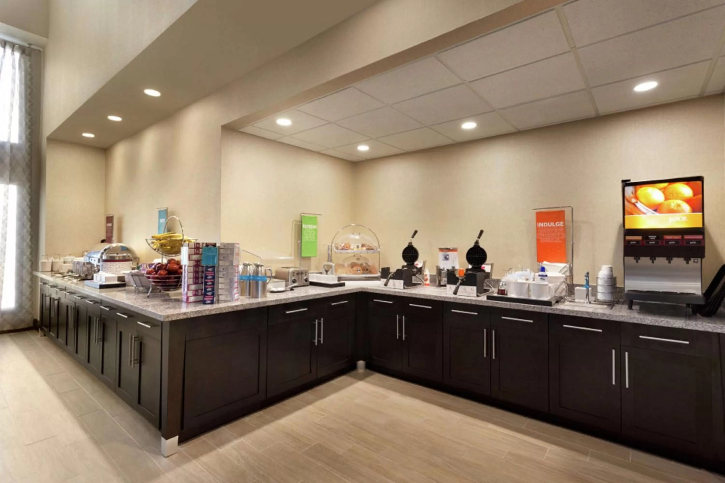 Breakfast in Hampton Inn and Suites Springdale