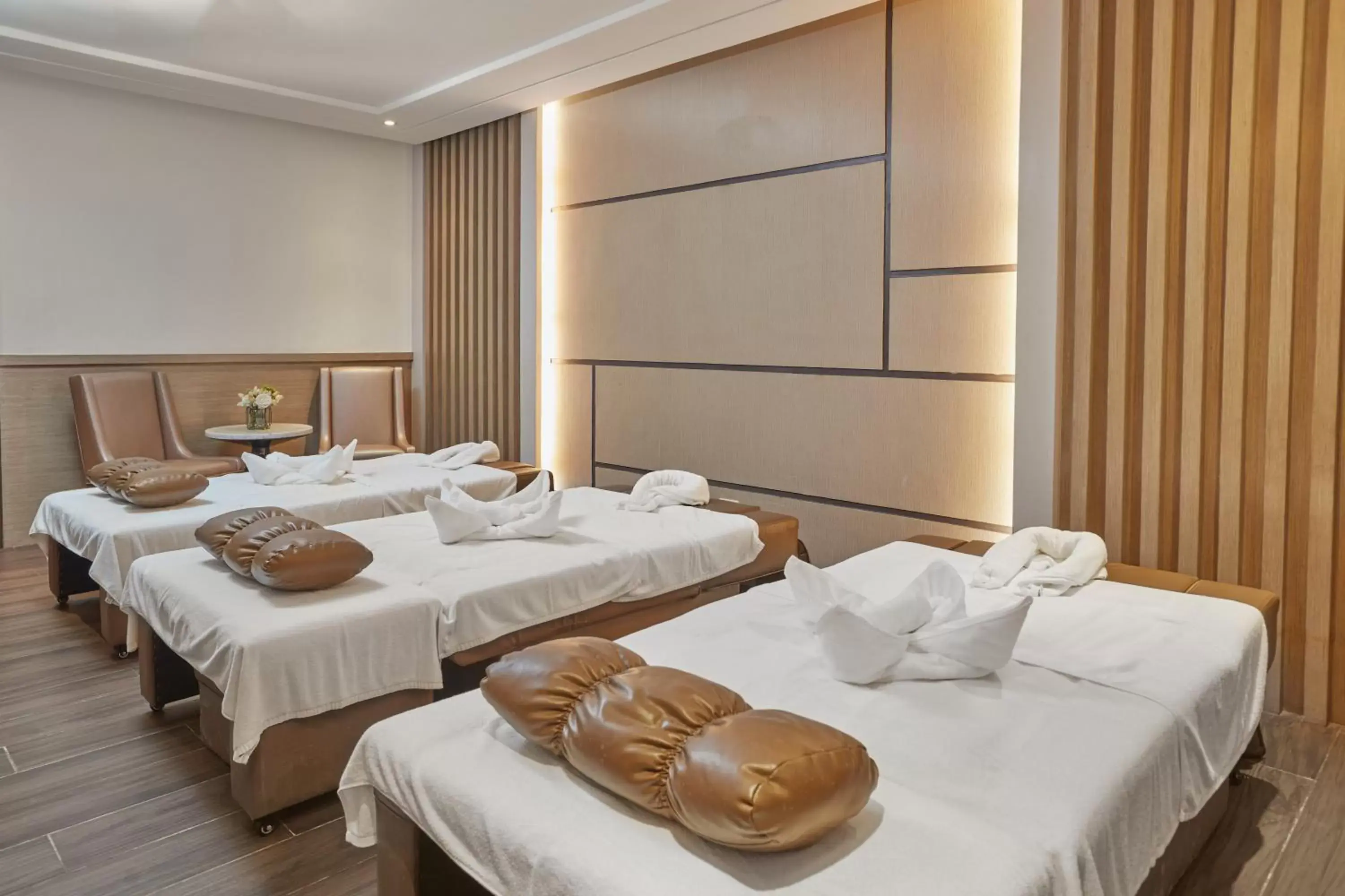 Massage, Bed in Rizal Park Hotel