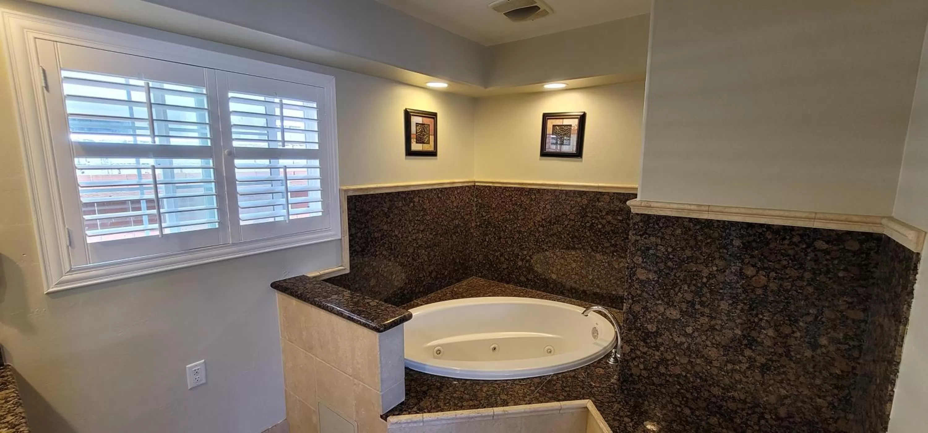 Bathroom in Beachwalker Inn & Suites