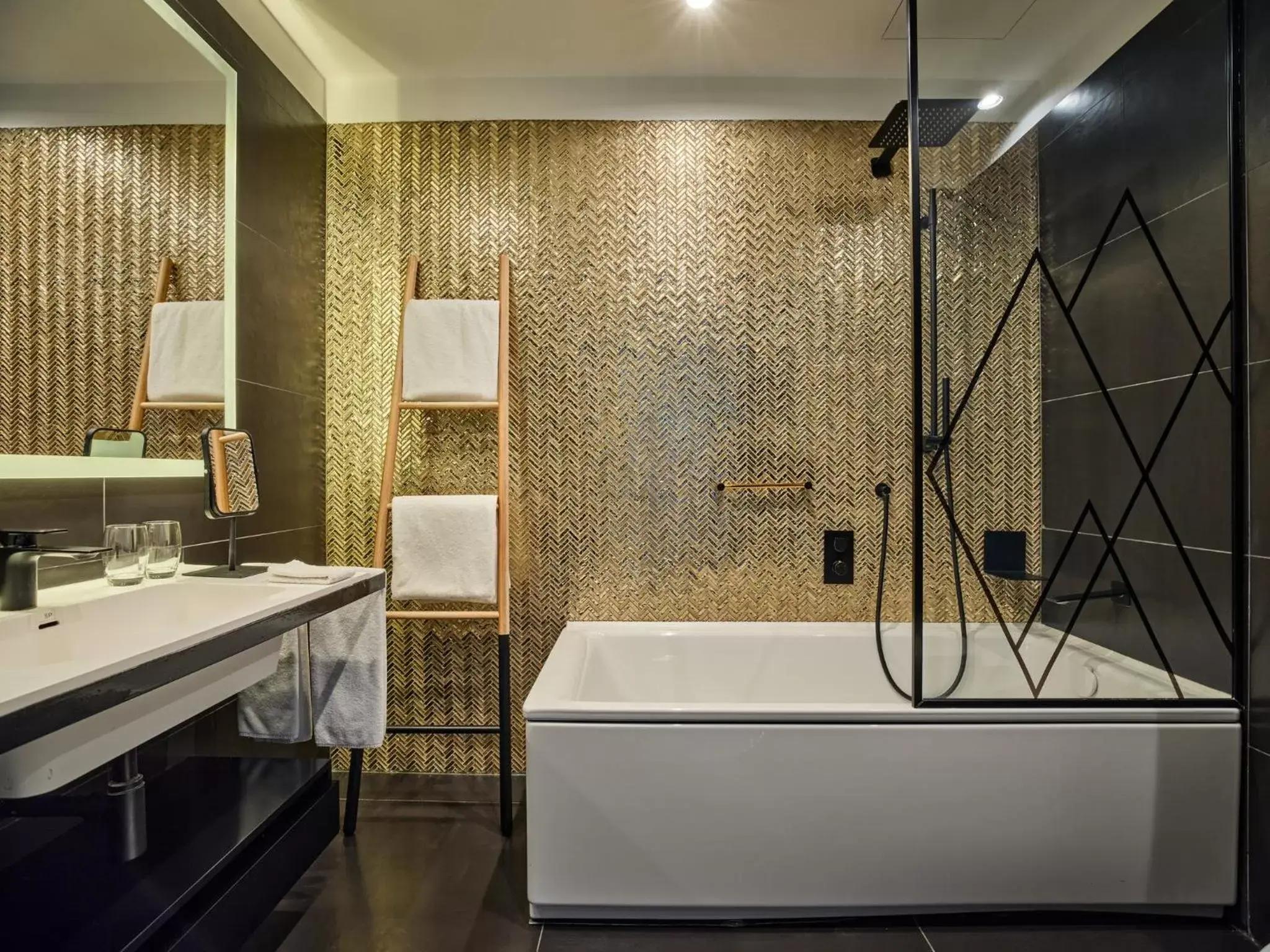 Photo of the whole room, Bathroom in Hotel Indigo Warsaw Nowy Świat, an IHG Hotel