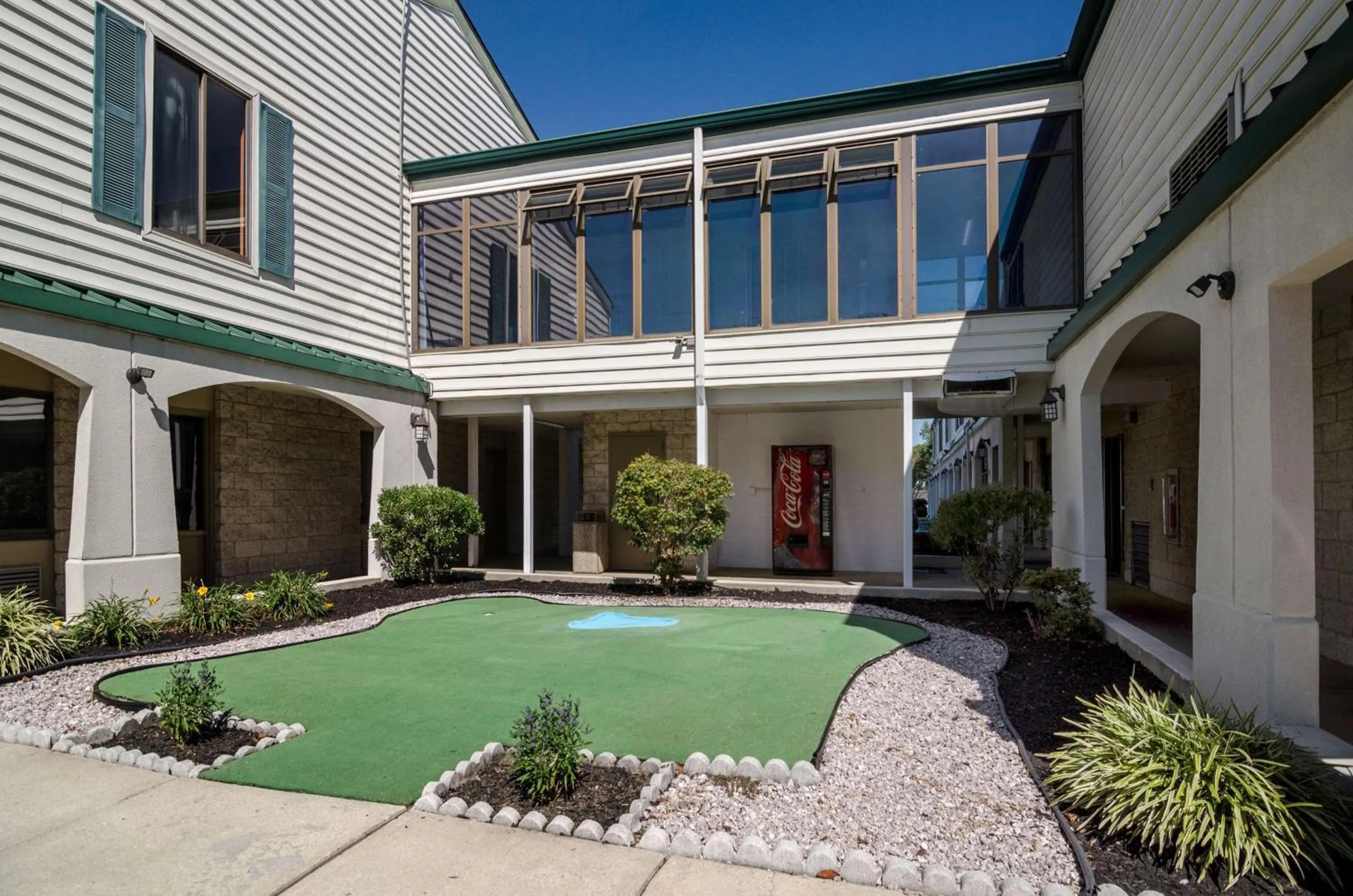 Property building in Motel 6-Newark, DE