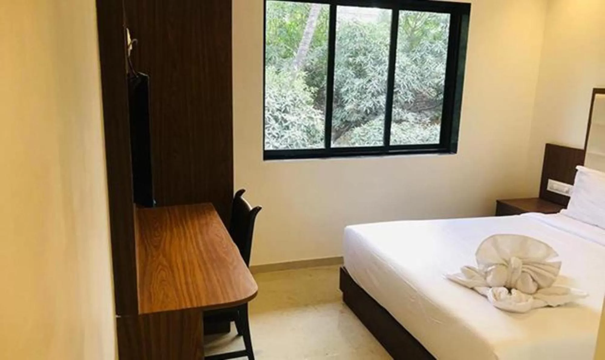 Bed in FabExpress Wynde