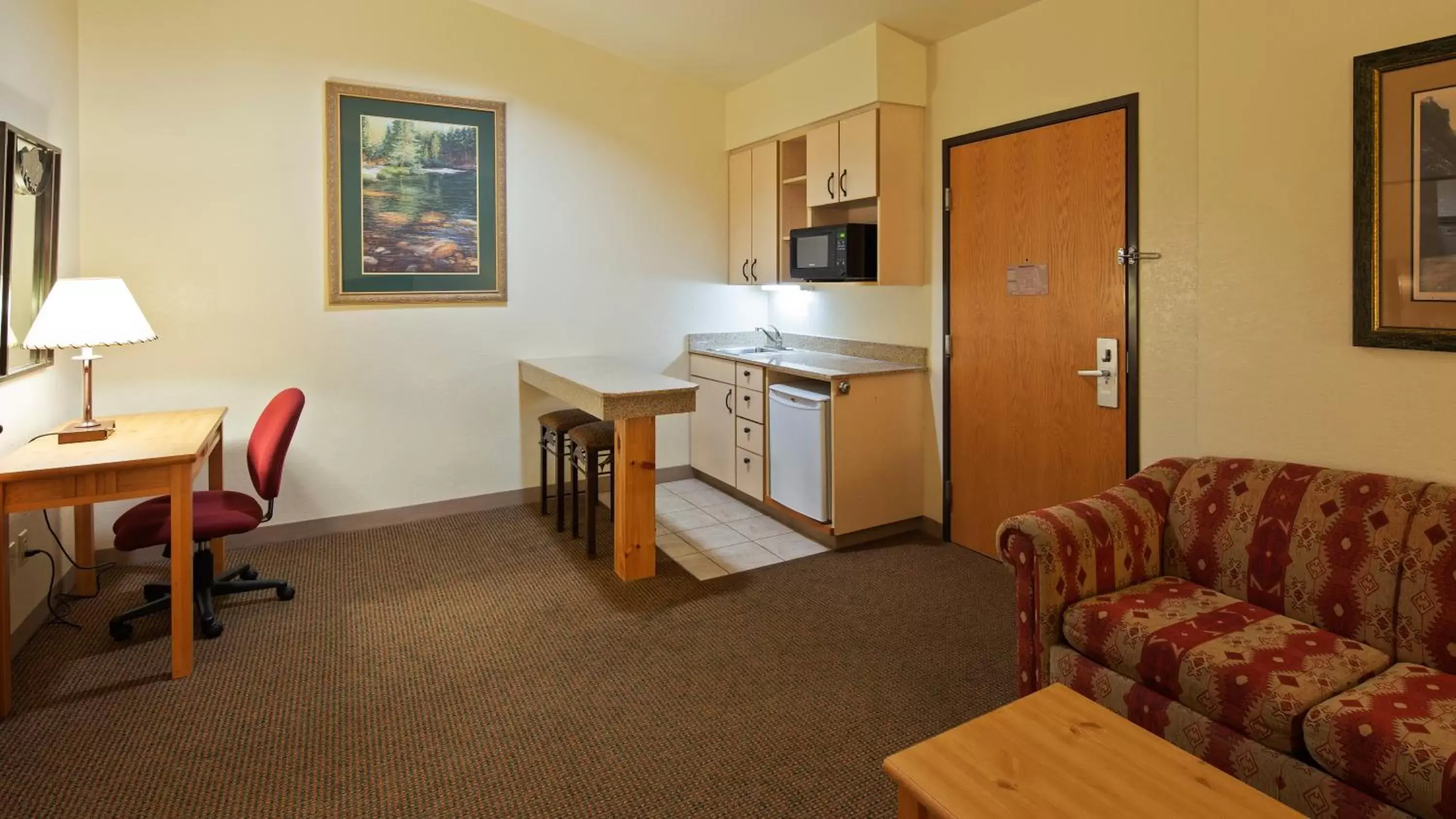 Bedroom, Seating Area in Best Western Golden Spike Inn & Suites