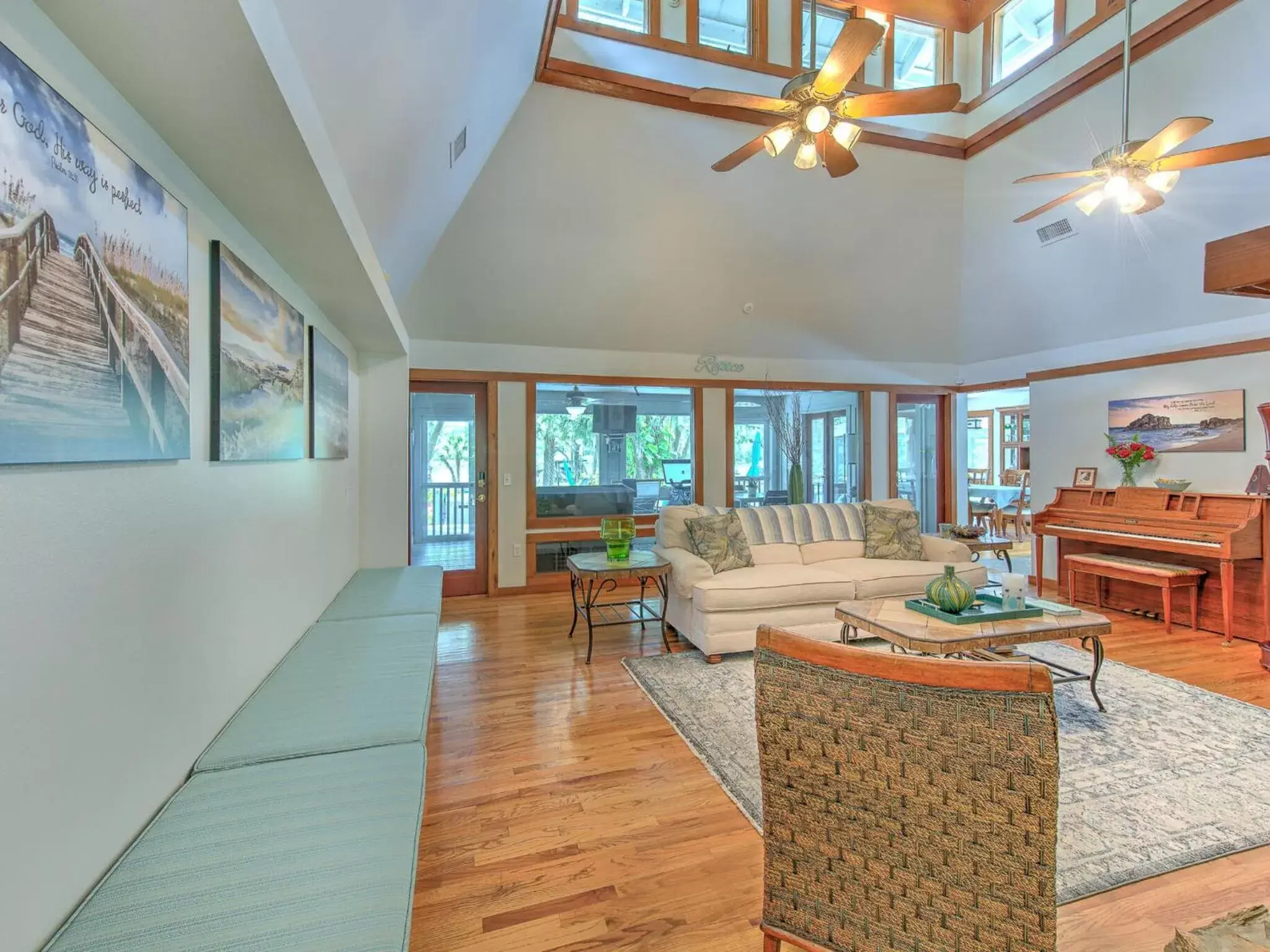 Living room, Seating Area in Riverbend Retreat - Fla.