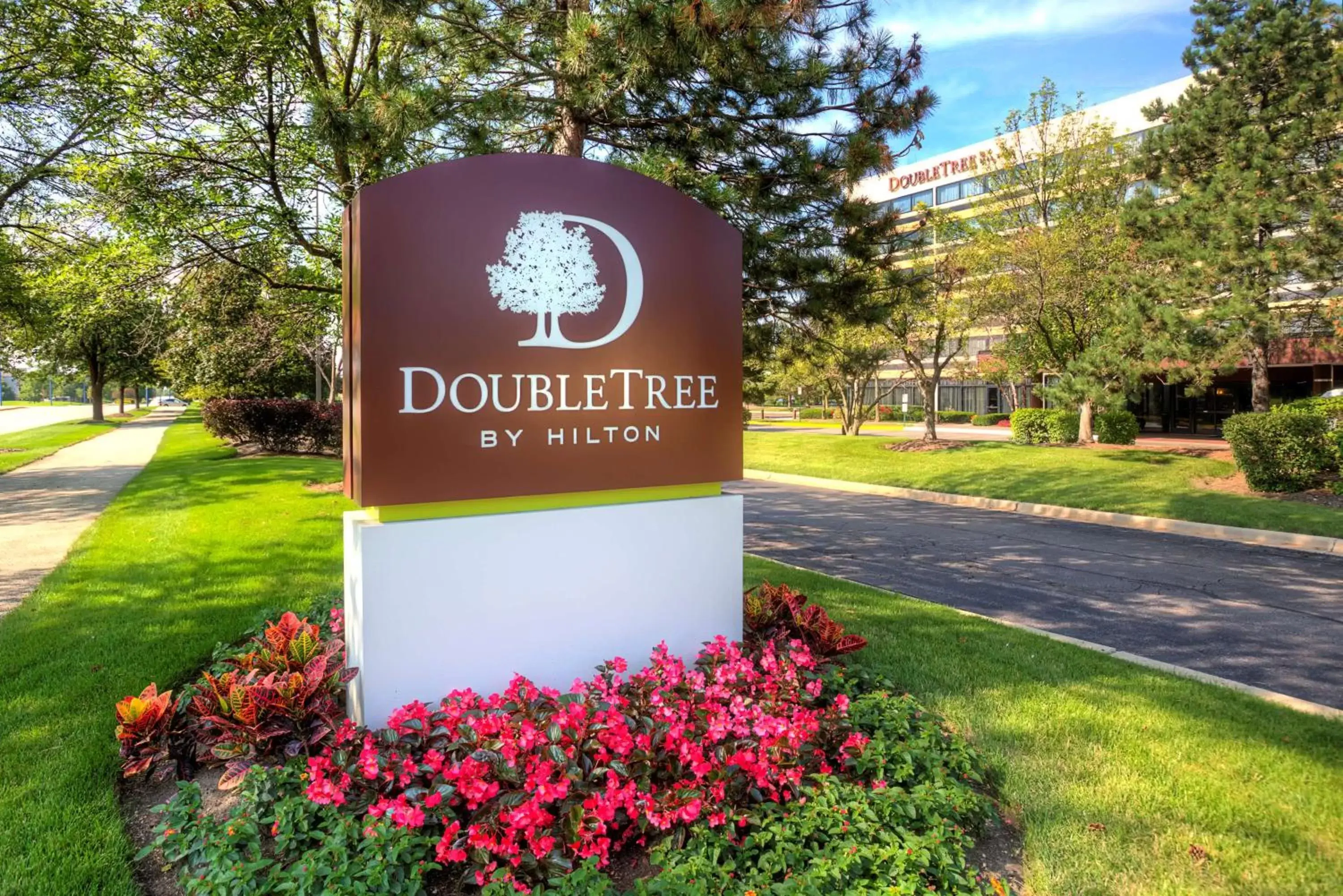Property building, Property Logo/Sign in DoubleTree by Hilton Hotel Chicago - Schaumburg