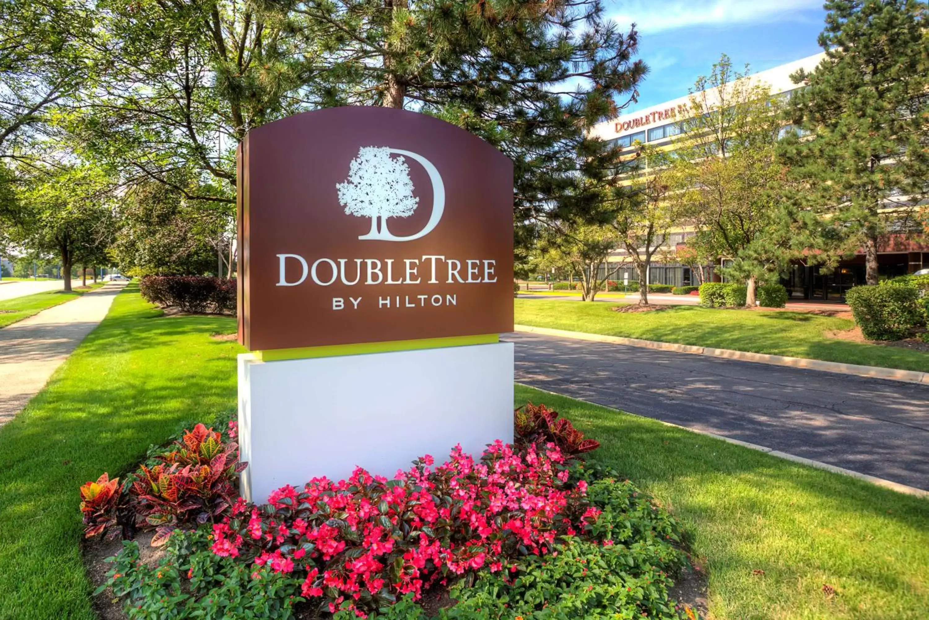 Property building in DoubleTree by Hilton Chicago Schaumburg Property building in DoubleTree by Hilton Chicago Schaumburg