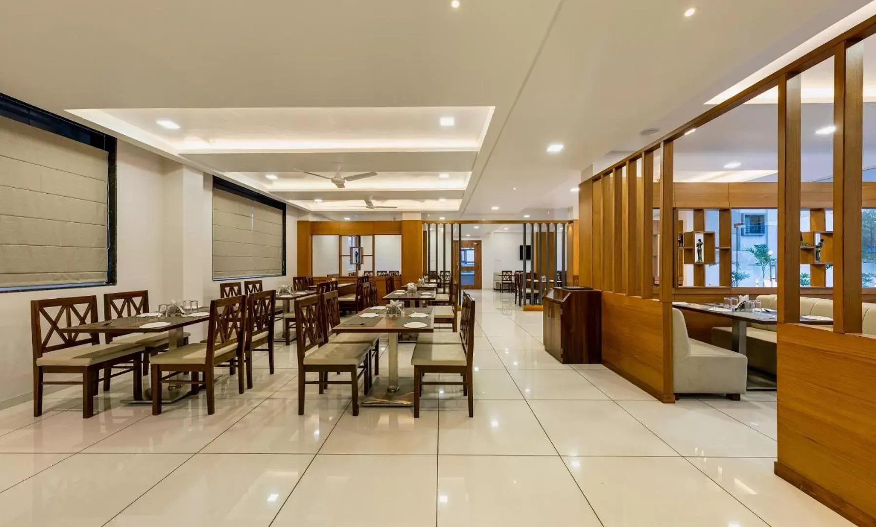 Restaurant/places to eat in Hotel Grand Indu, 3 Star Kolhapur Restaurant/places to eat in Hotel Grand Indu, 3 Star Kolhapur