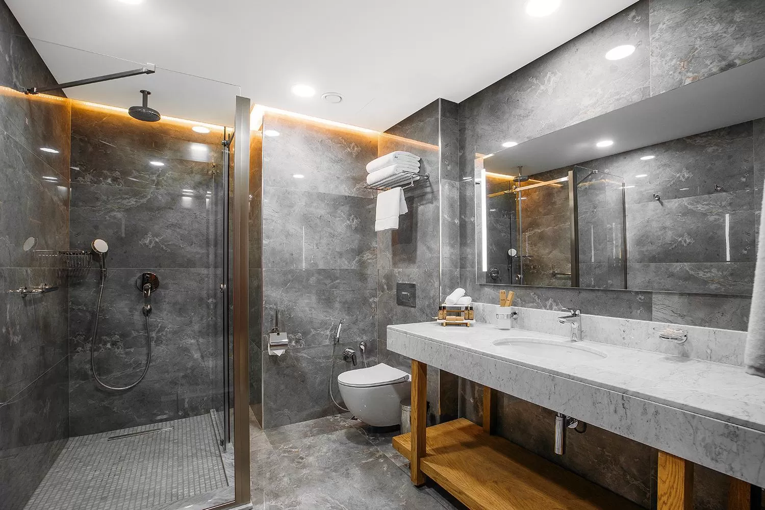 Bathroom in Marjan Plaza Hotel