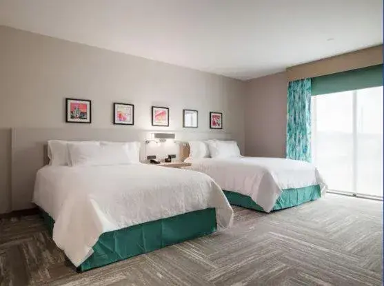 Bed in Hilton Garden Inn Visalia, Ca