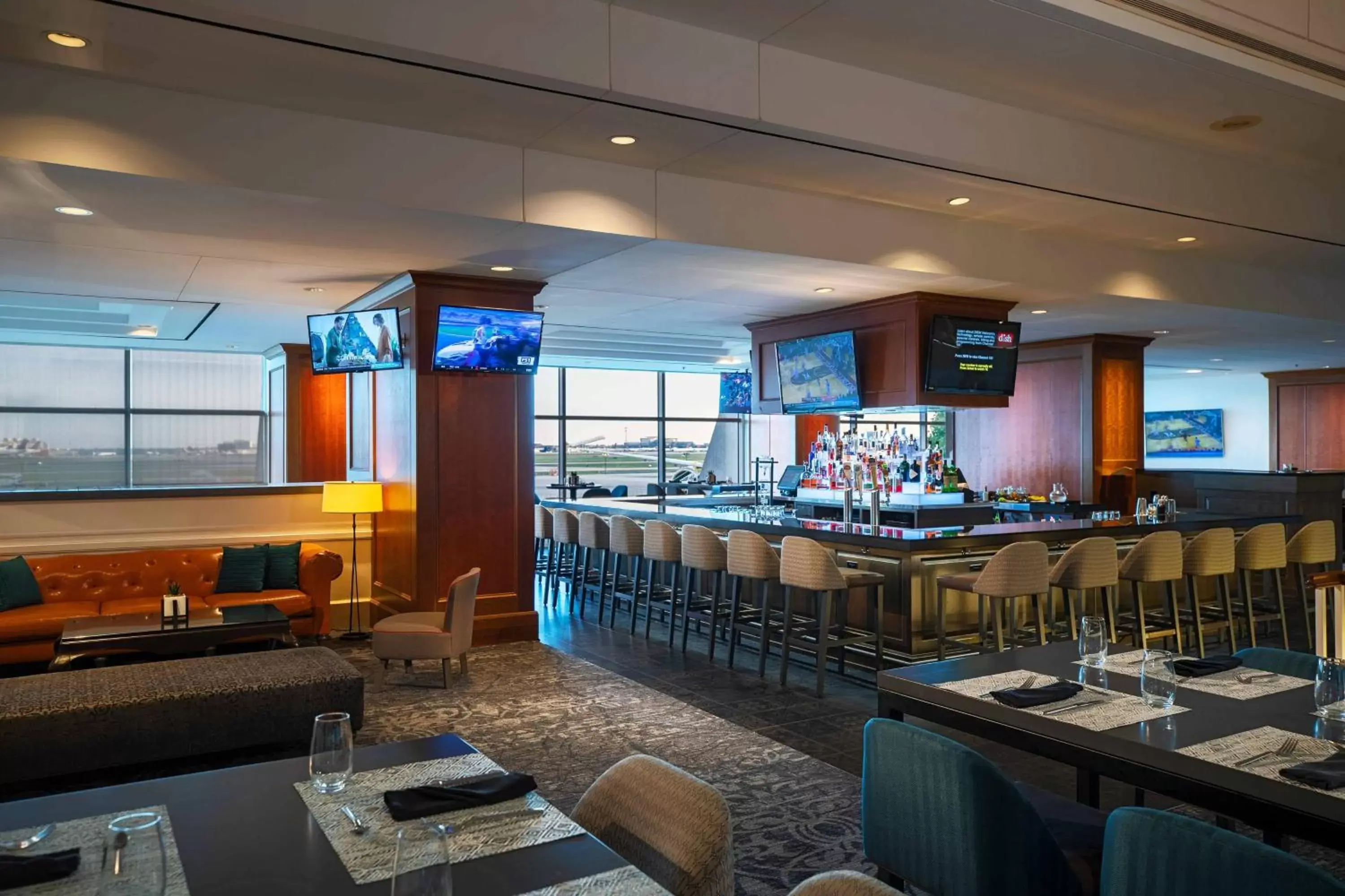 Restaurant/Places to Eat in Renaissance Concourse Atlanta Airport Hotel