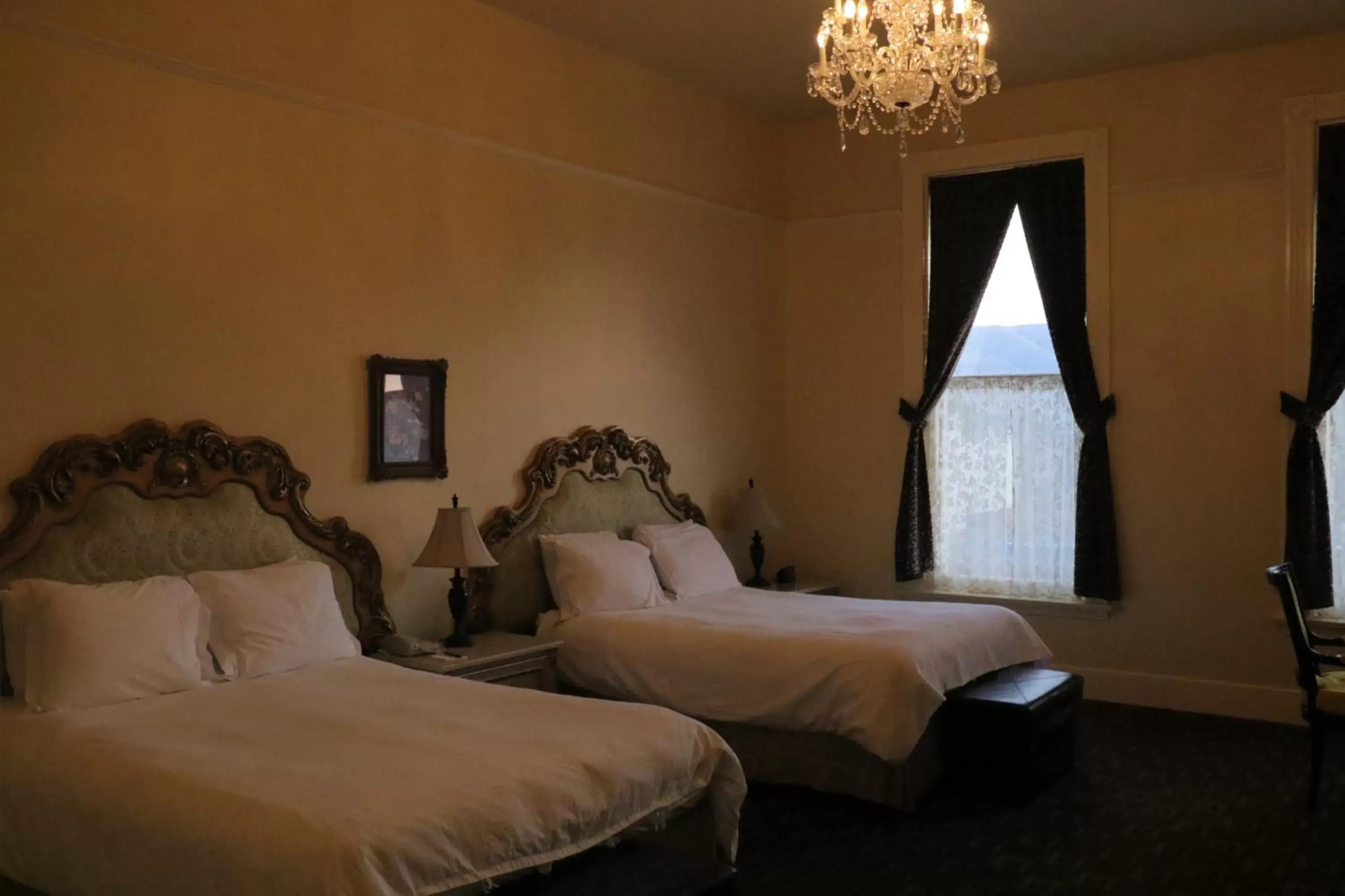 Property building, Bed in Geiser Grand Hotel