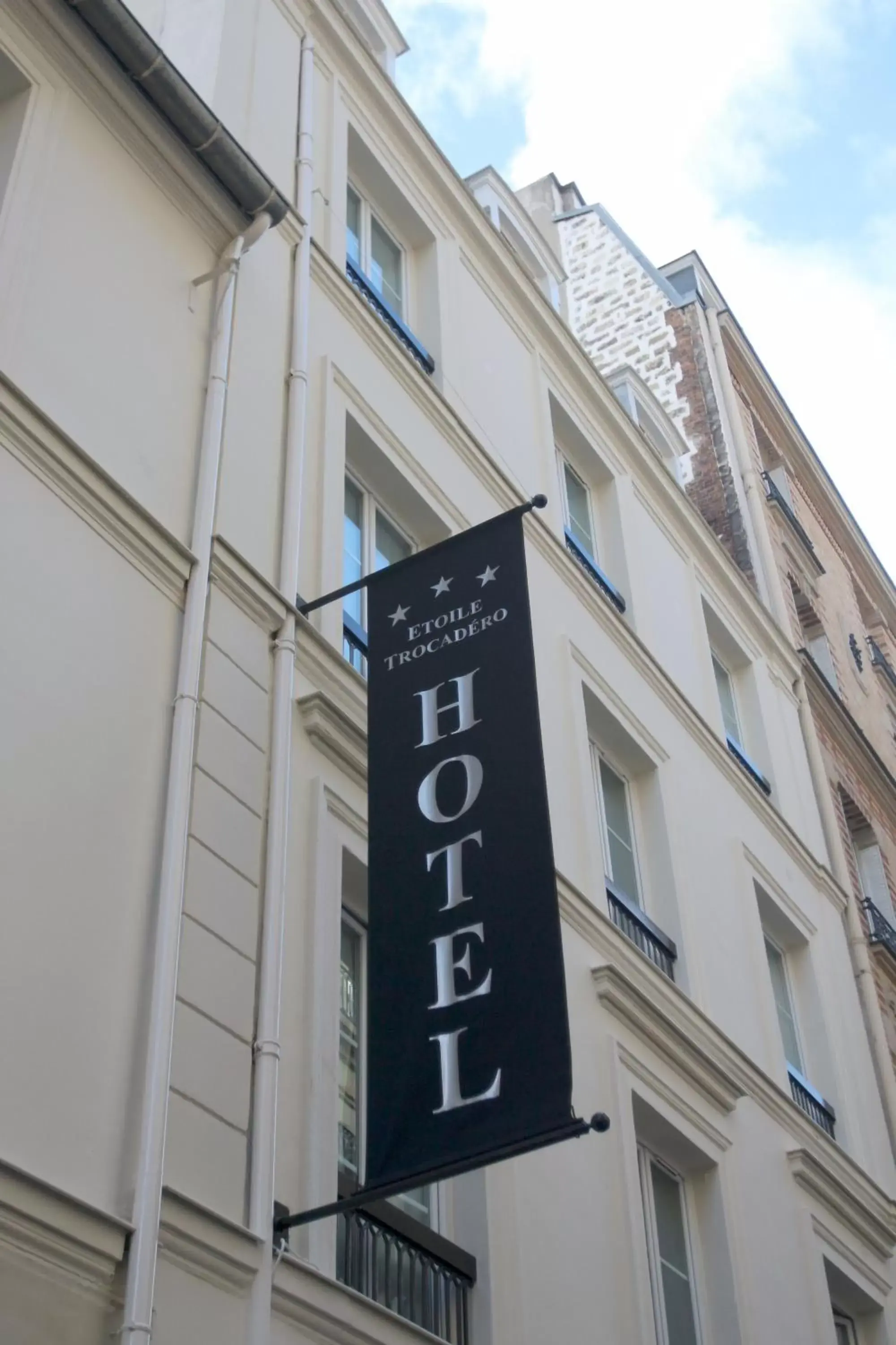 Facade/entrance, Property Building in Hôtel Etoile Trocadéro