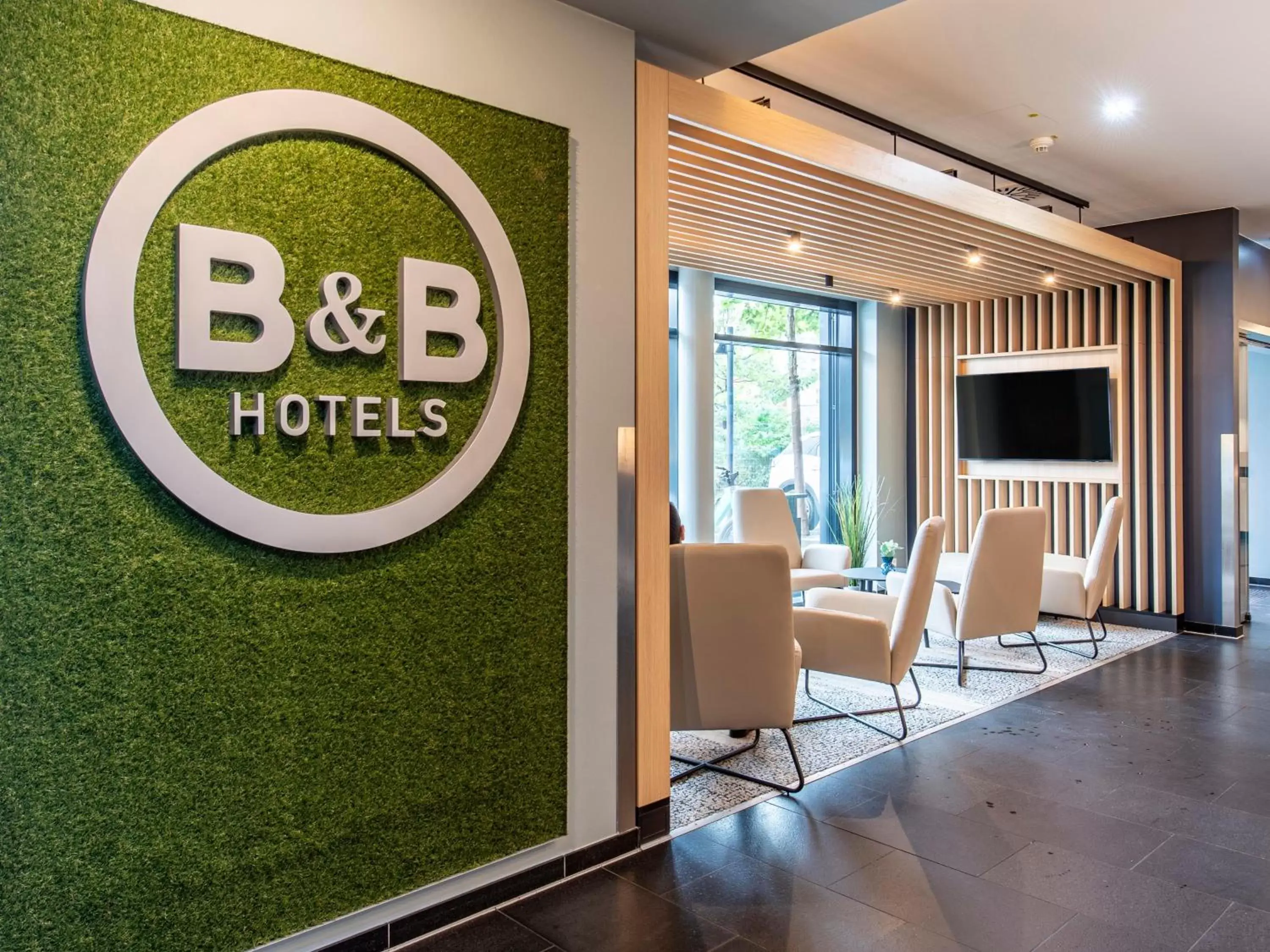 Lobby or reception in B&B Hotel München-Olympiapark
