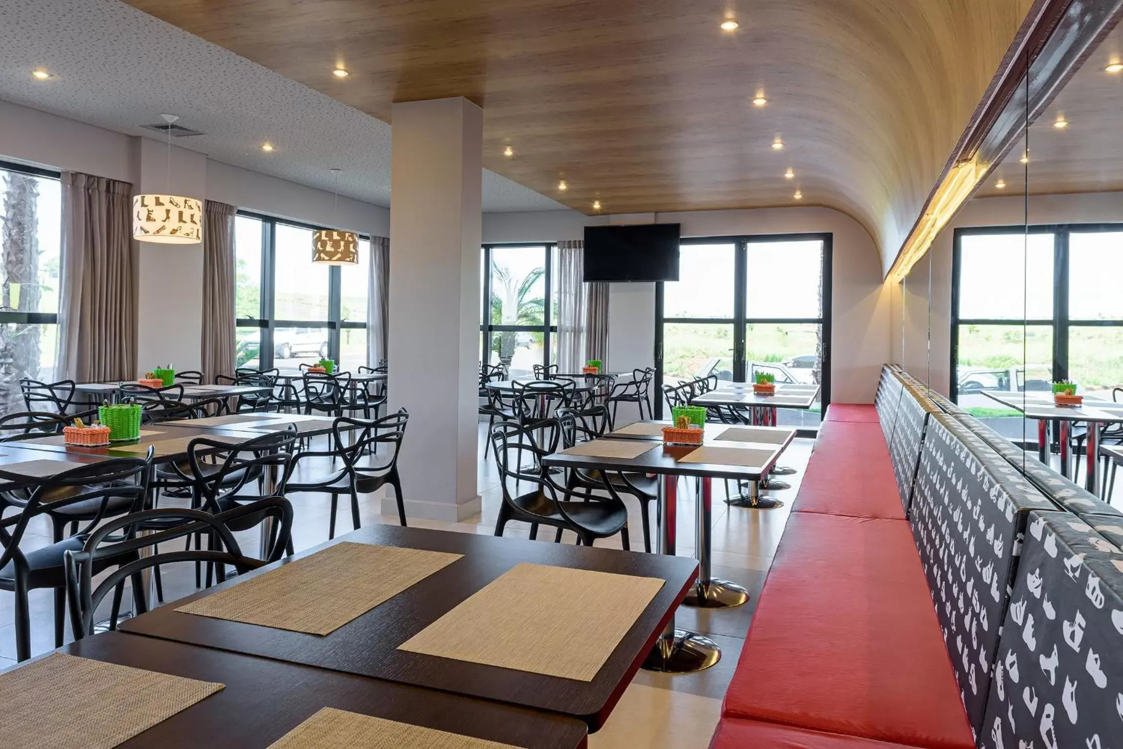 Restaurant/Places to Eat in ibis Styles Birigui