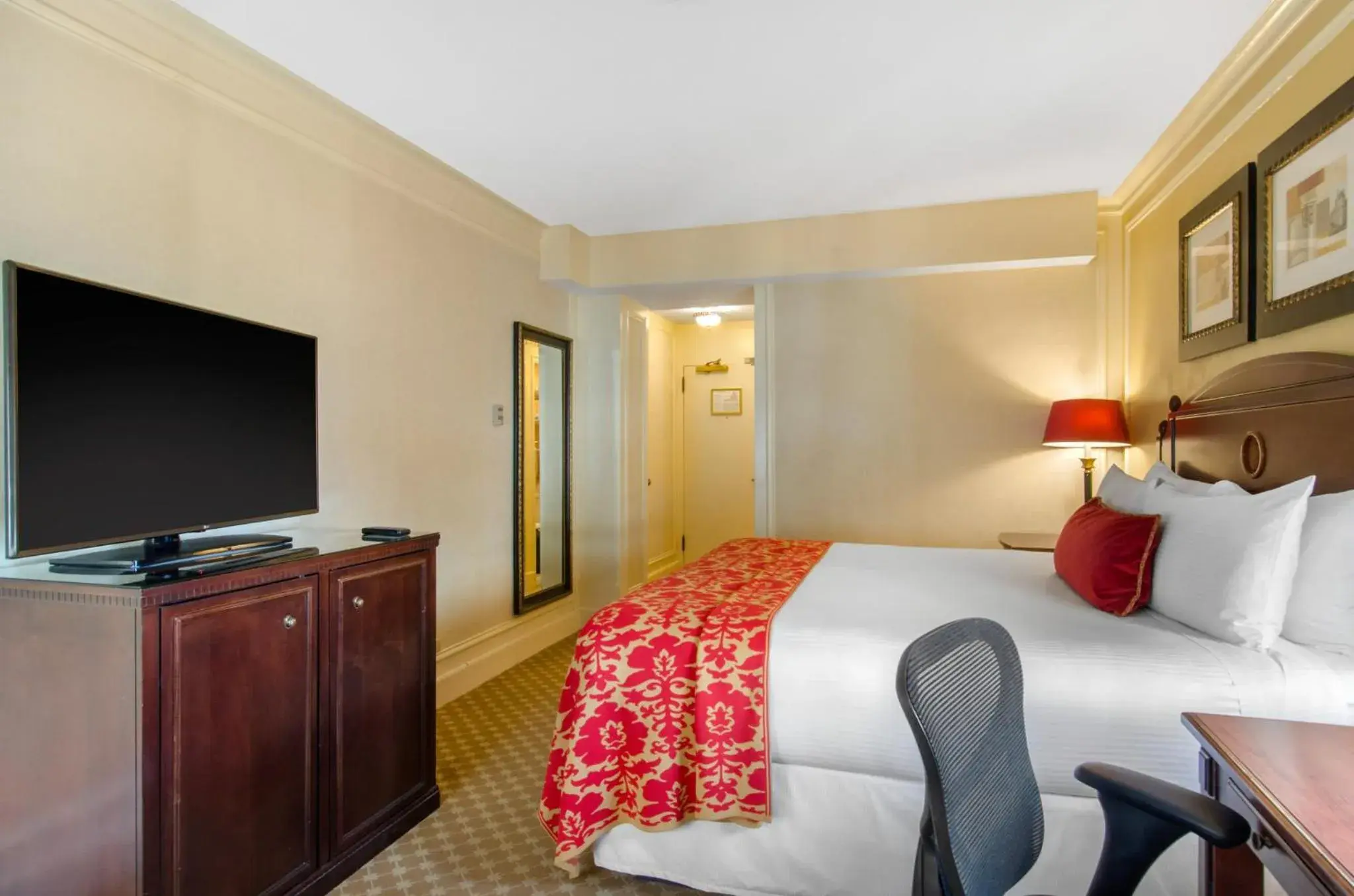 Photo of the whole room, Bed in Boston Omni Parker House Hotel