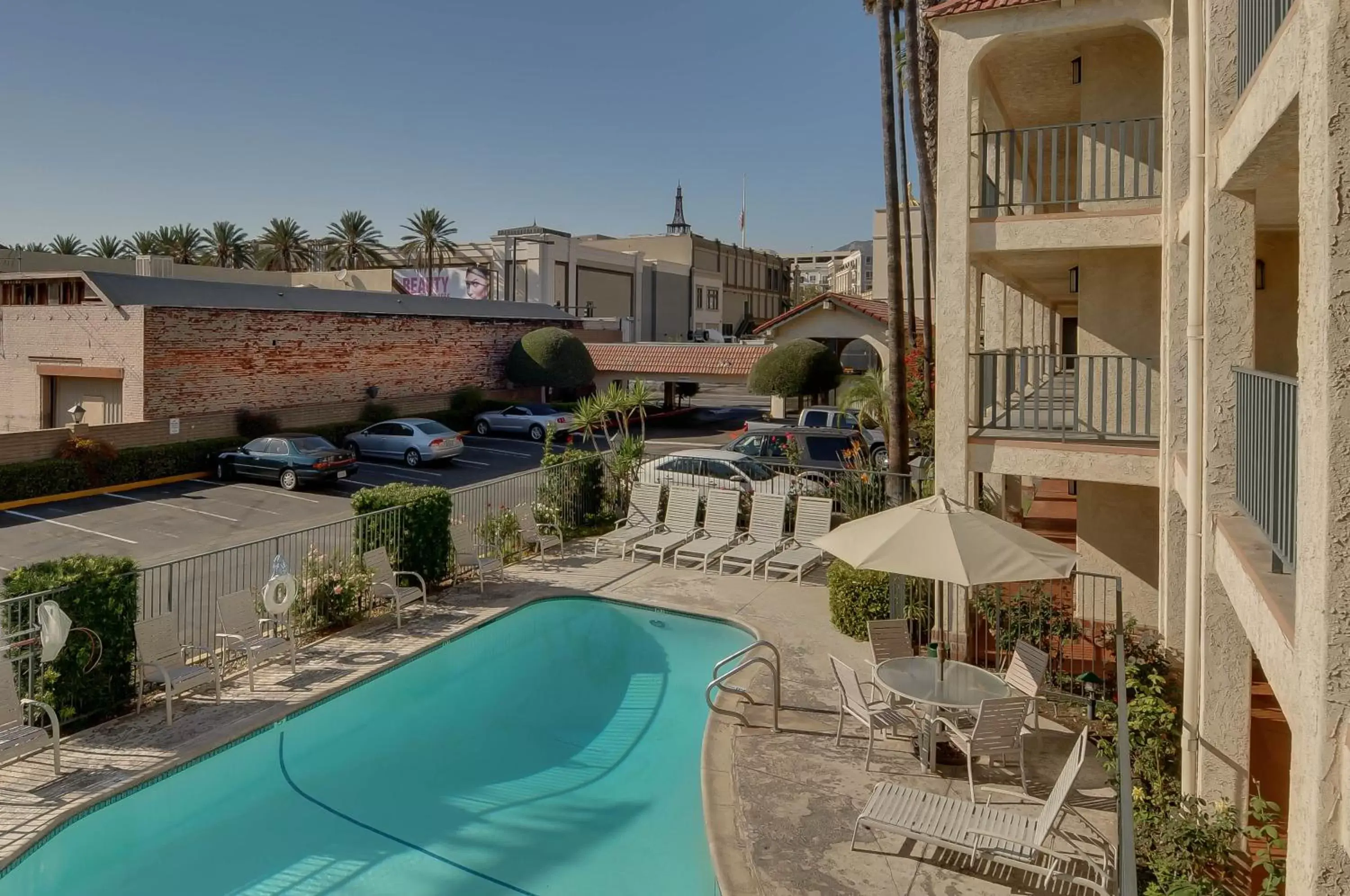 Day, Pool View in Vagabond Inn Glendale