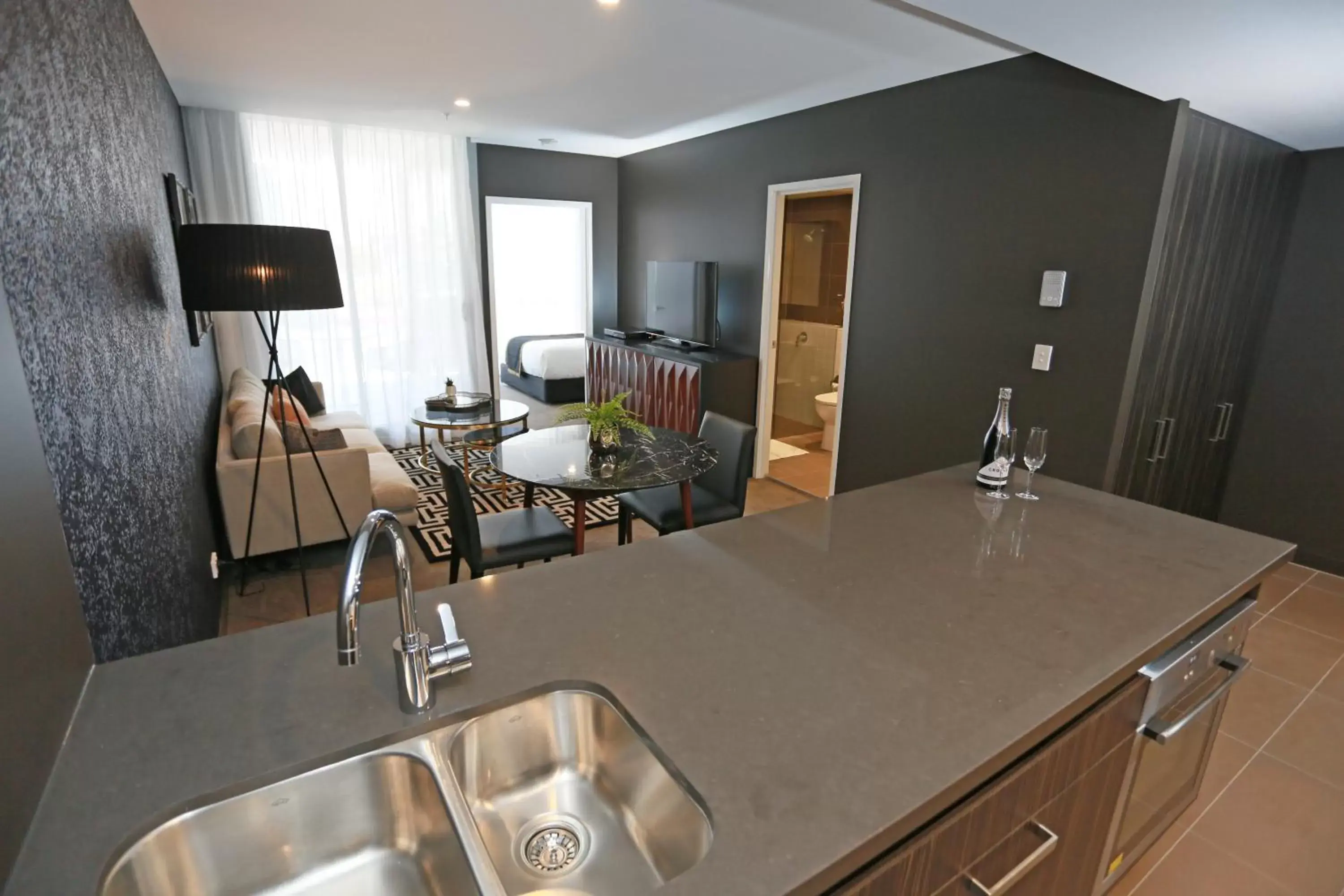 Day, Kitchen/Kitchenette in Alex Perry Hotel & Apartments