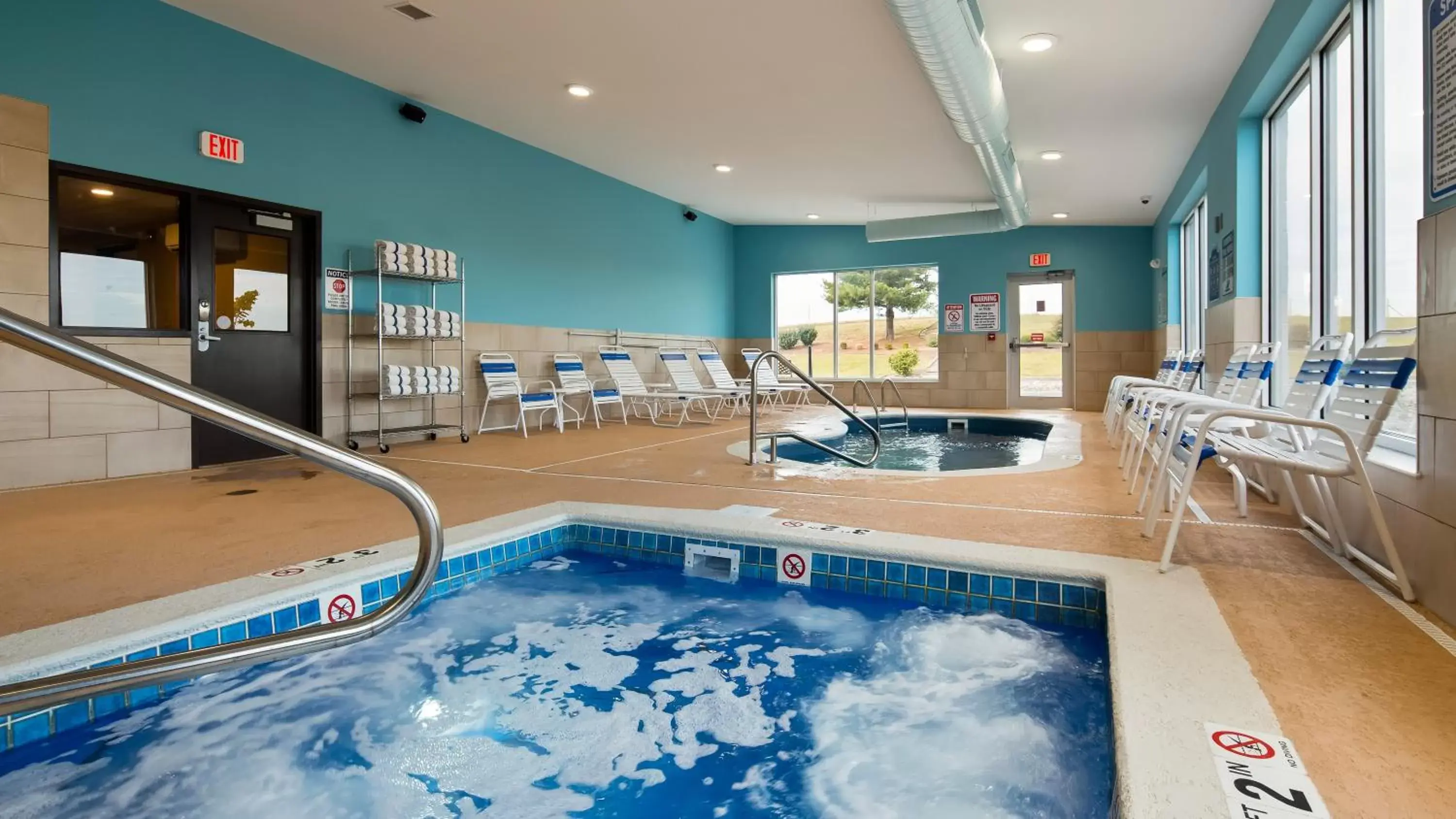 Hot Tub, Swimming Pool in SureStay Plus Hotel by Best Western Jasper