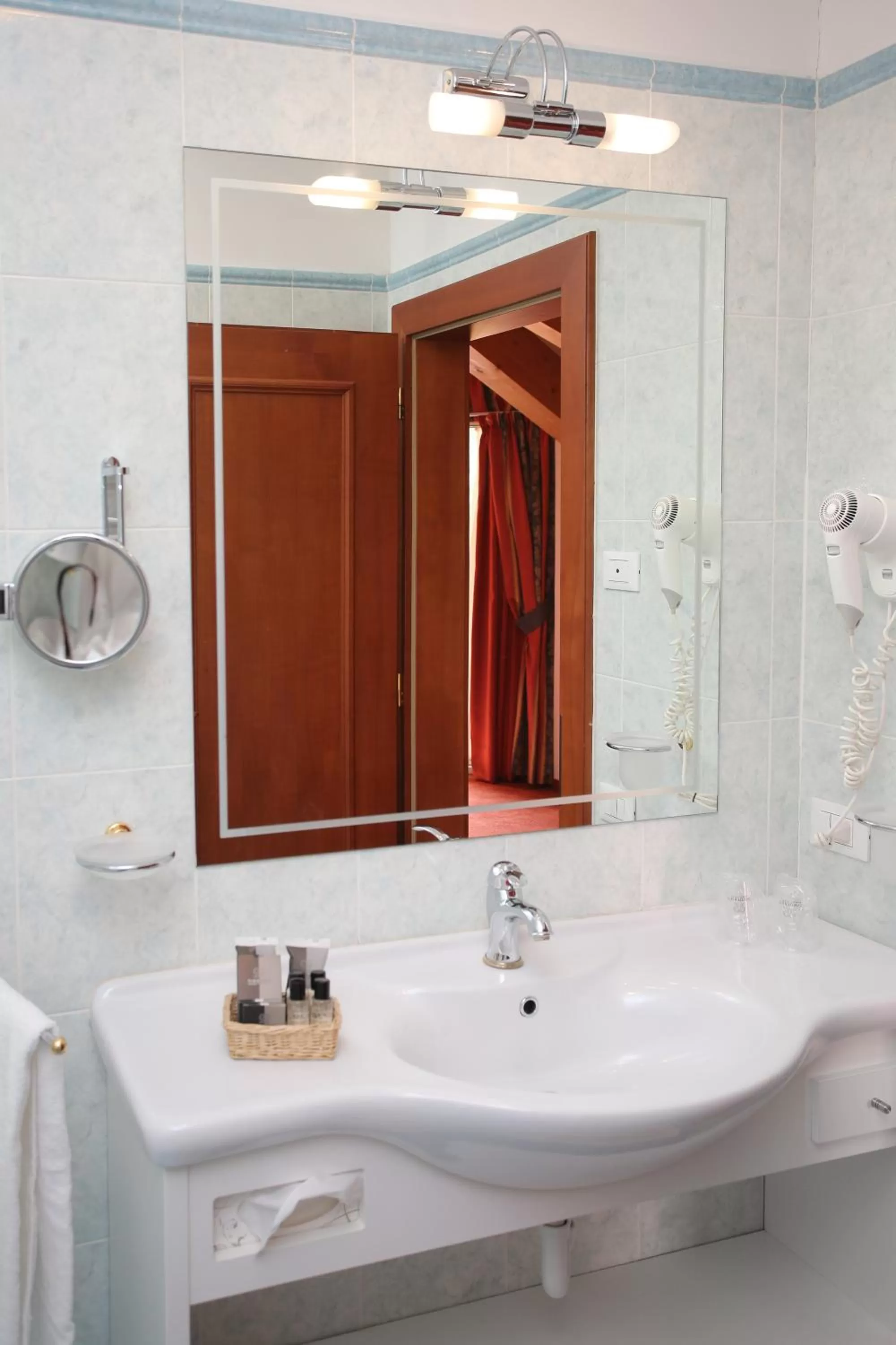 Bathroom in Sartori's Hotel