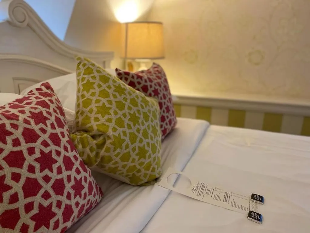 Bed in Le Bouchon Brasserie & Hotel