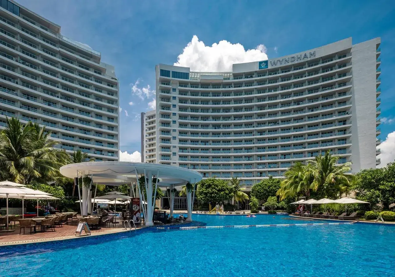 Swimming Pool in Wyndham Sanya Bay