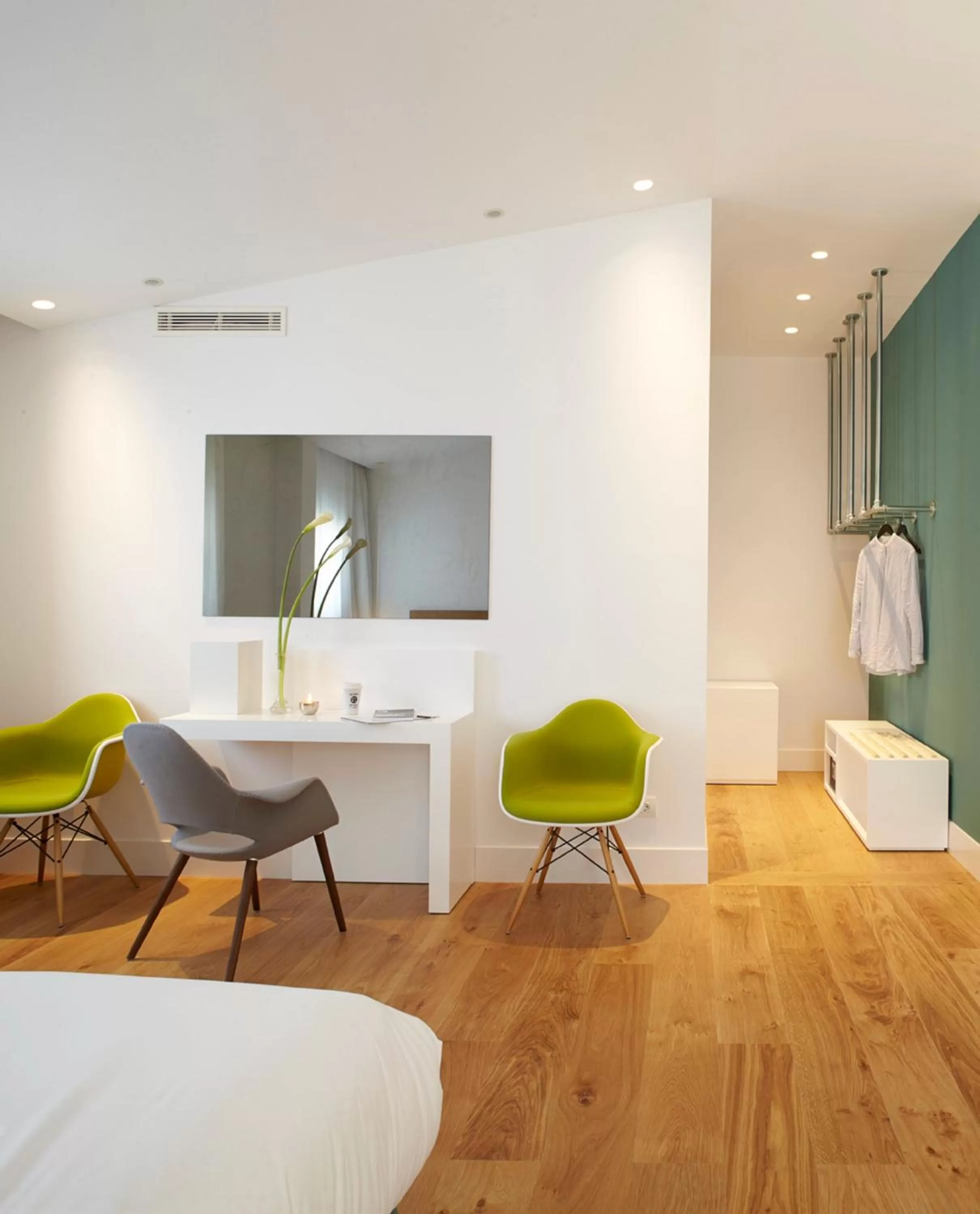 Photo of the whole room in One Shot Prado