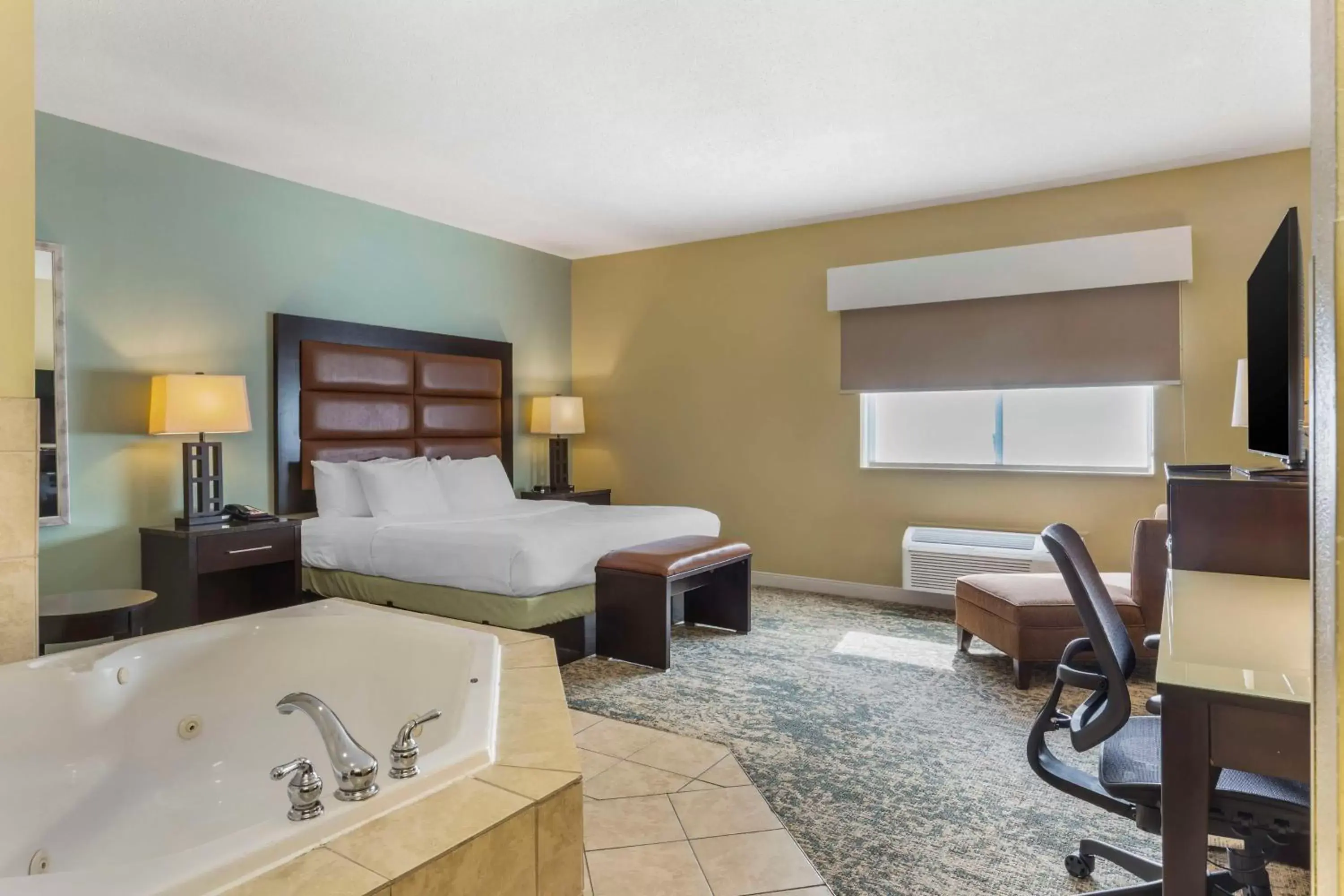 Bedroom in Best Western Plus Wilmington/Carolina Beach