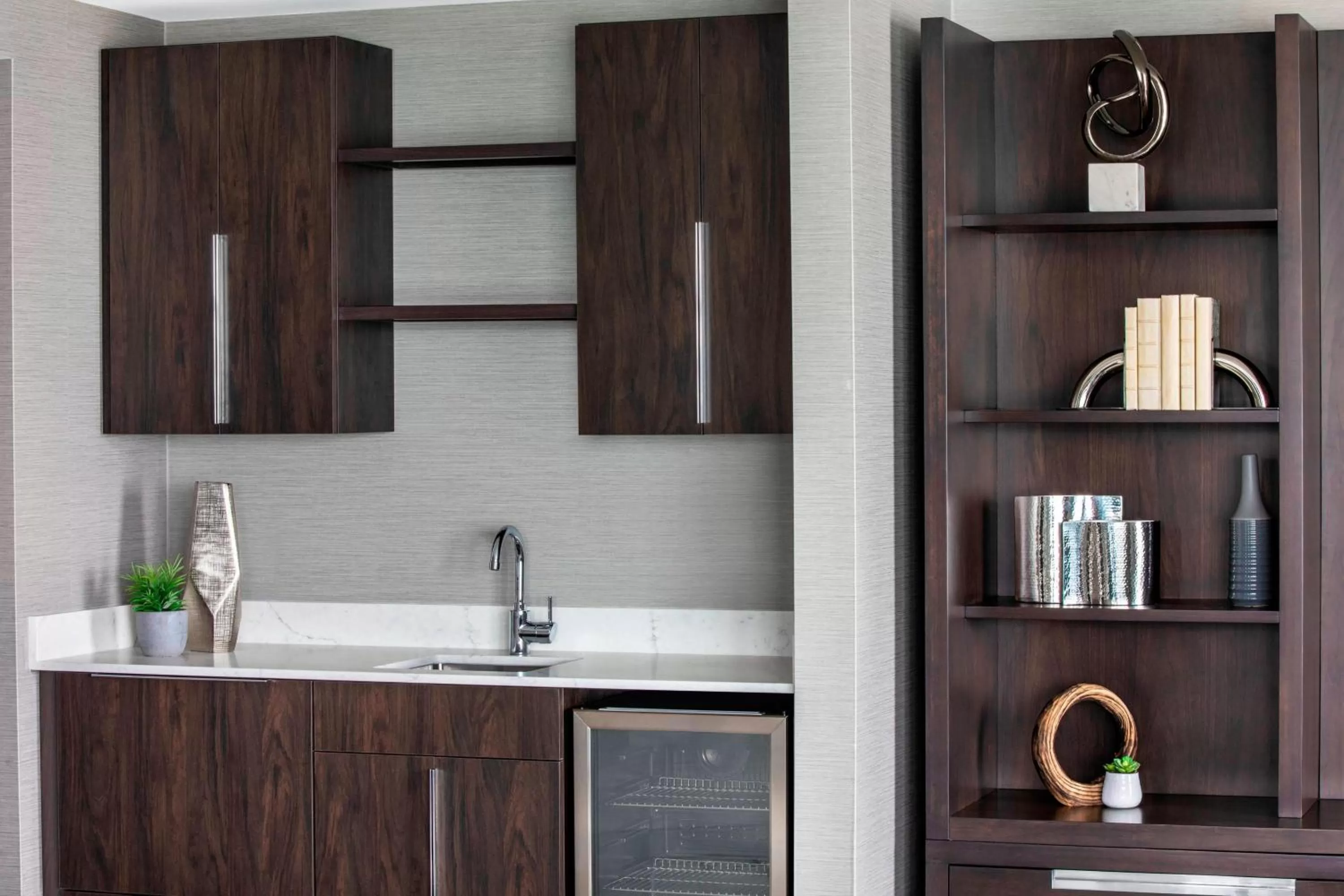 Lounge or bar in Envue, Autograph Collection