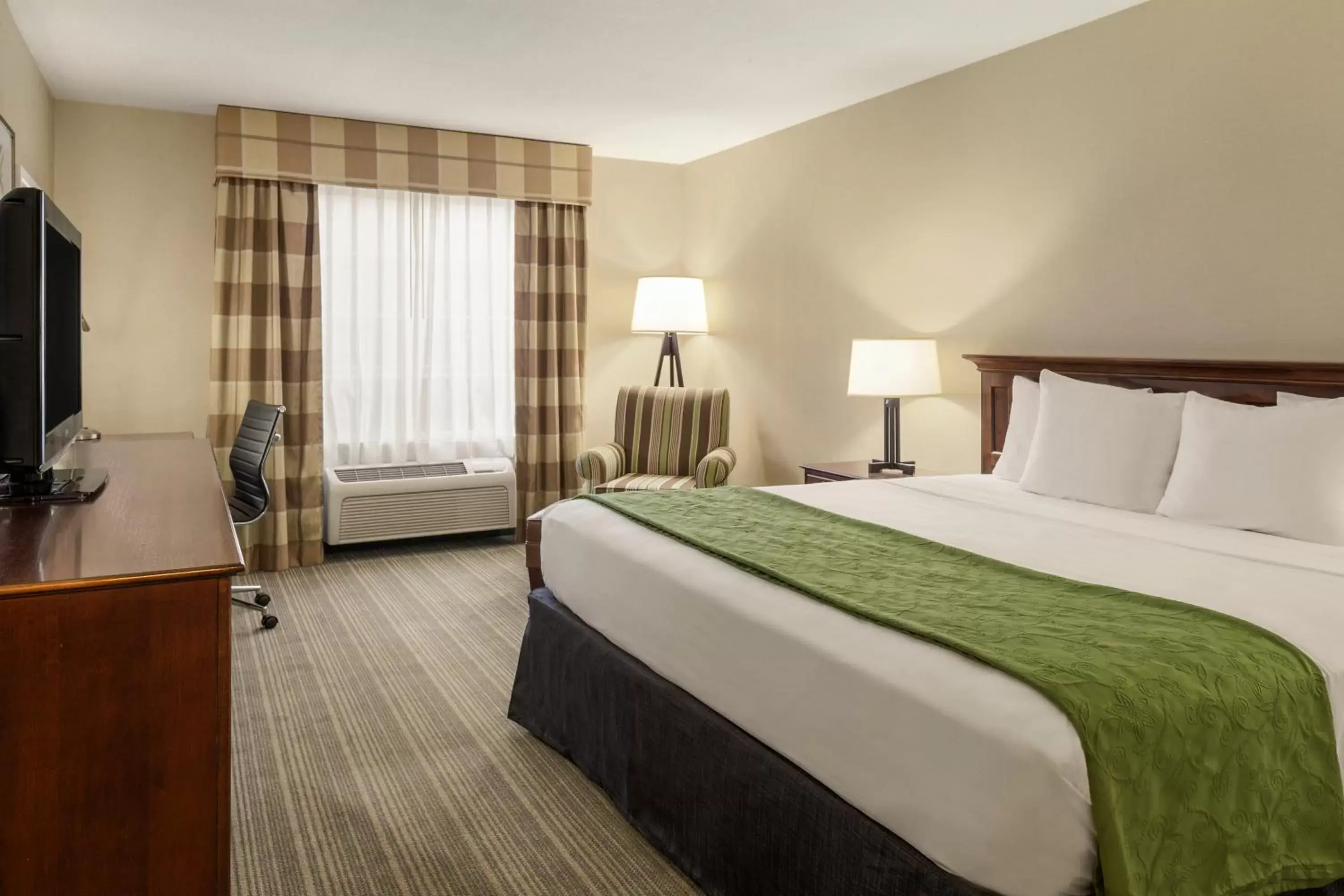 Bedroom, Bed in Country Inn & Suites by Radisson, Lima, OH