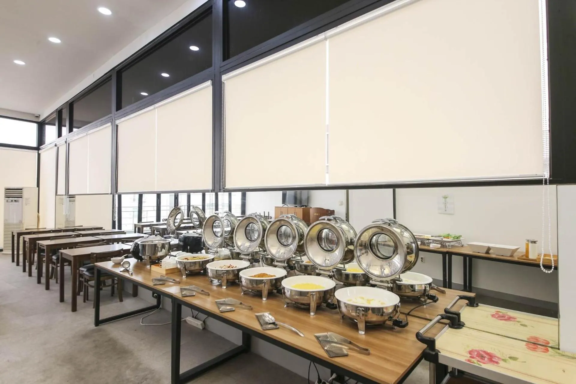 Restaurant/places to eat in Benikea hotel