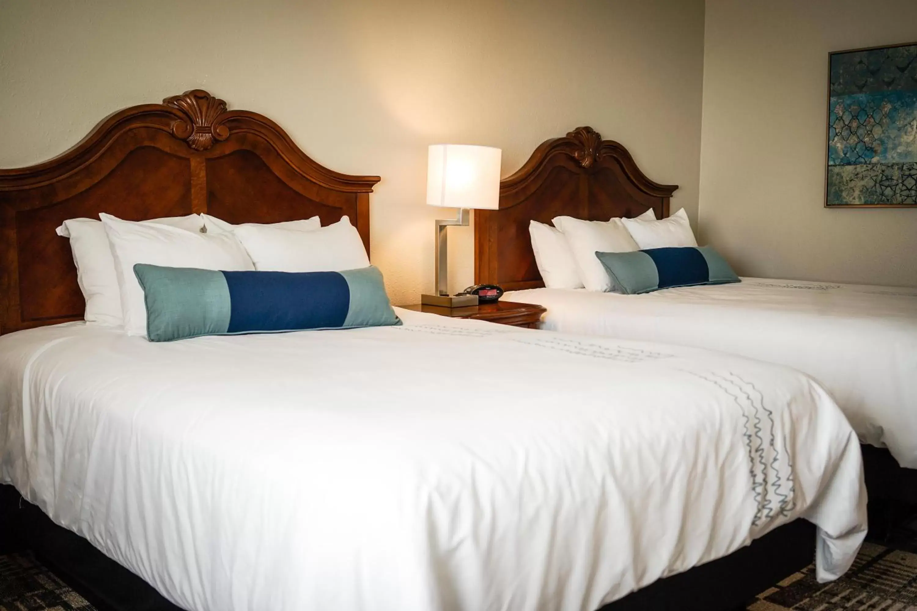 Bed in Best Western Plus Dubuque Hotel and Conference Center