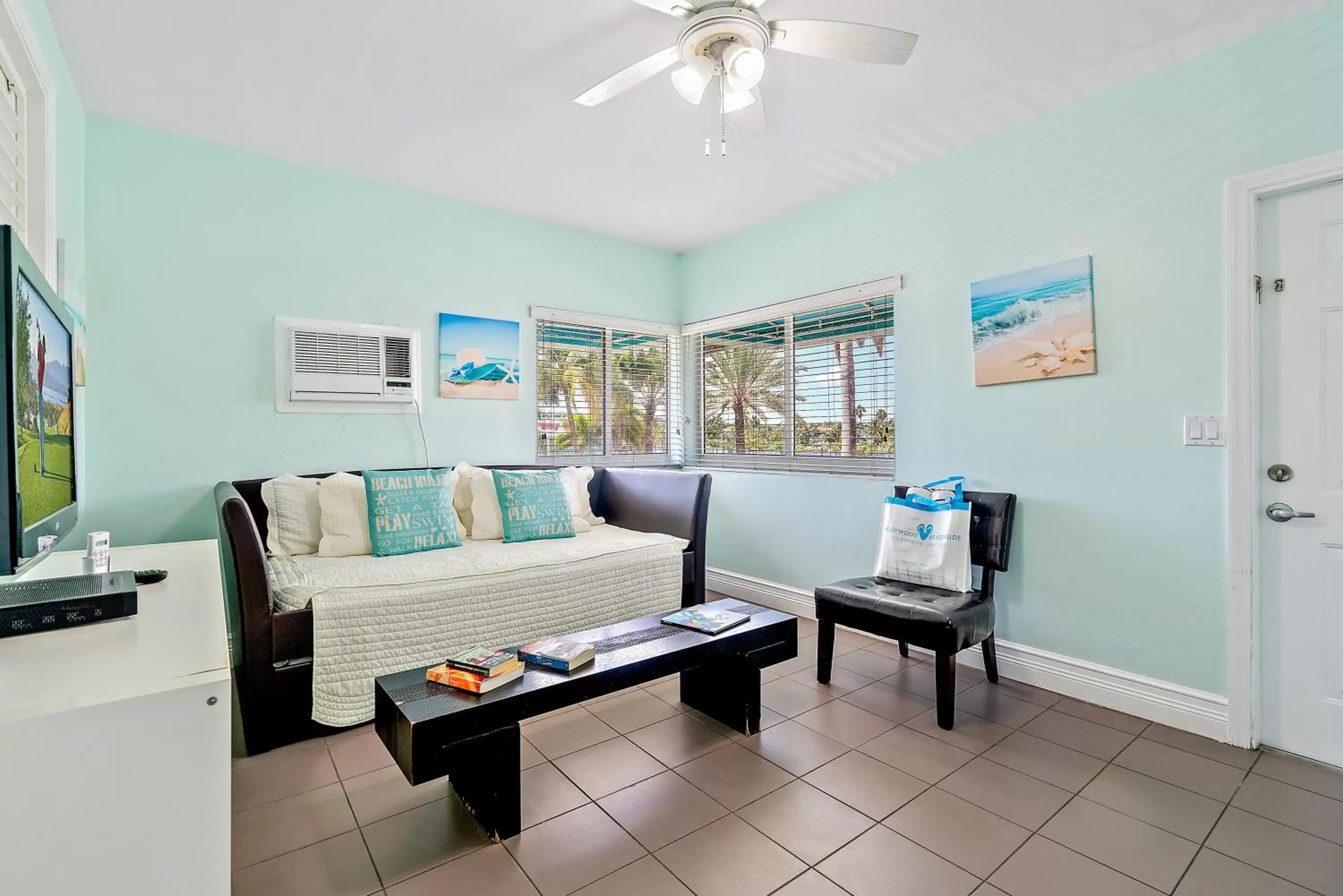 Living room, Seating Area in Hollywood Beachside Boutique Suite