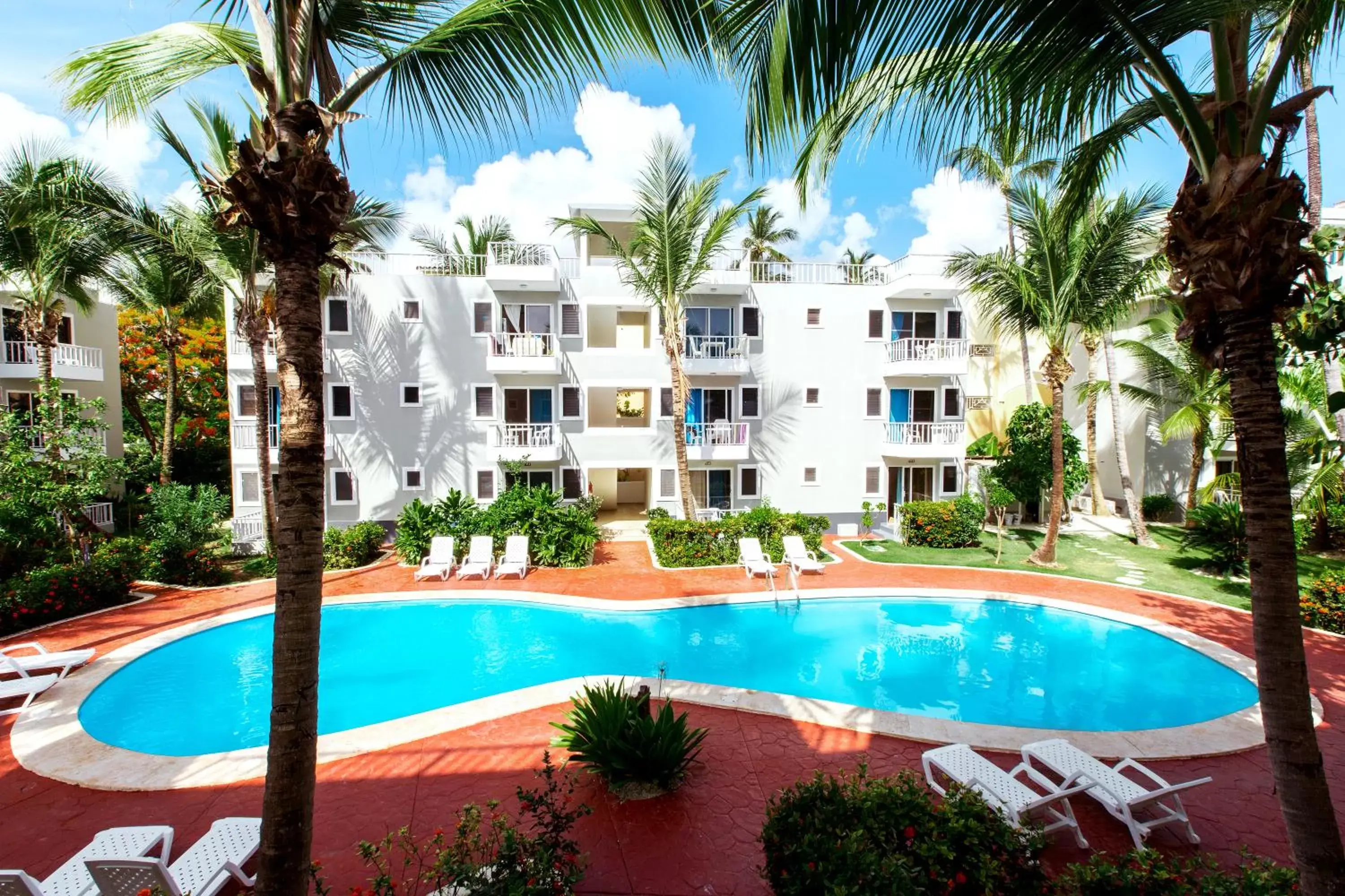Property building, Swimming Pool in TROPICANA SUITES DELUXE BEACH CLUB and POOL - playa LOS CORALES