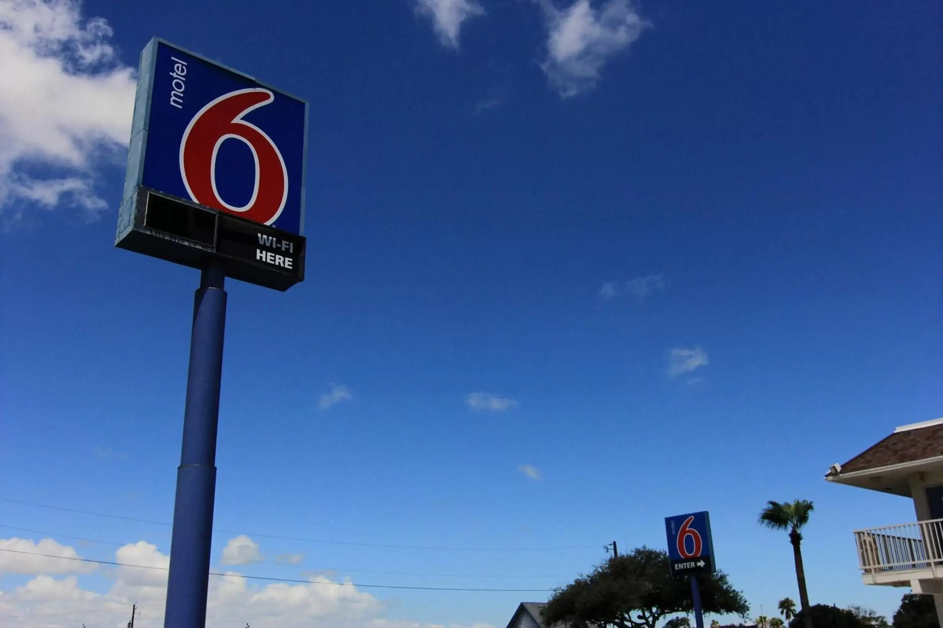 Facade/entrance in Motel 6-Corpus Christi, TX - East - North Padre Island