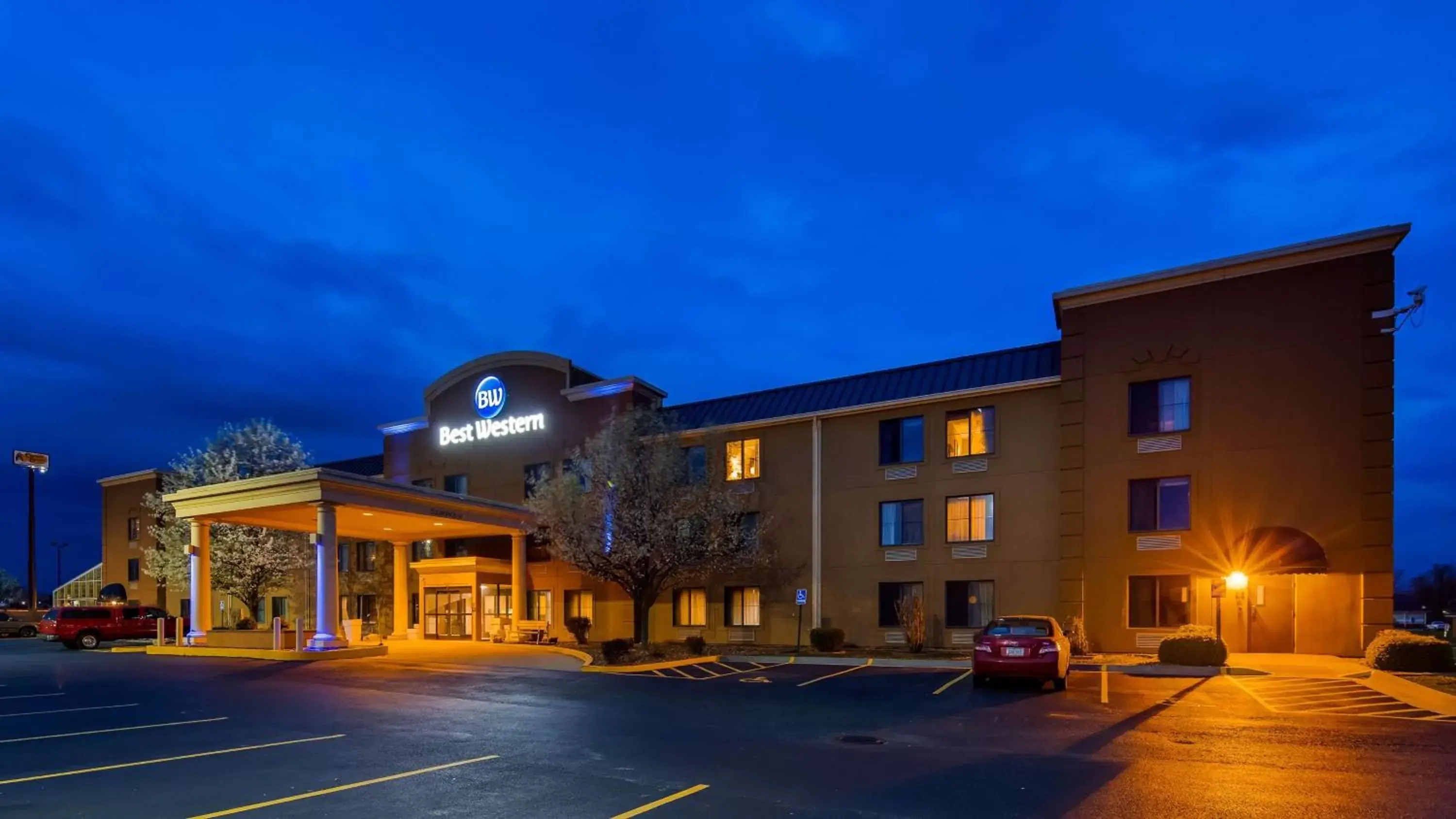 Property Building in Best Western Marion Hotel