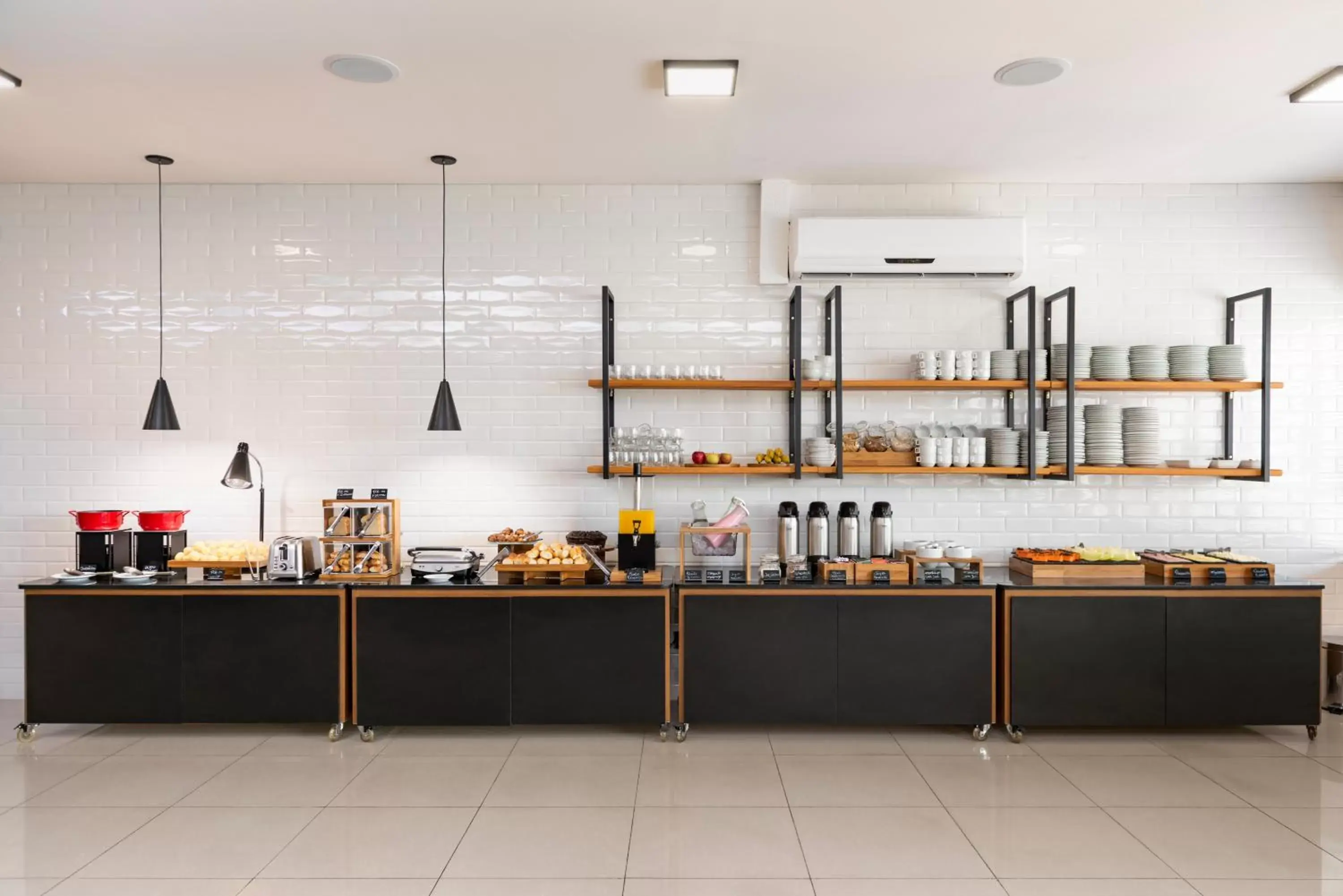 Buffet breakfast in Monreale Express Glicério Campinas Buffet breakfast in Monreale Express Glicério Campinas