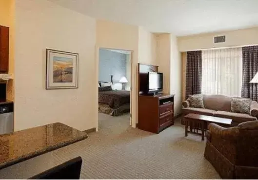 Photo of the whole room, Seating Area in Staybridge Suites Lafayette-Airport, an IHG Hotel