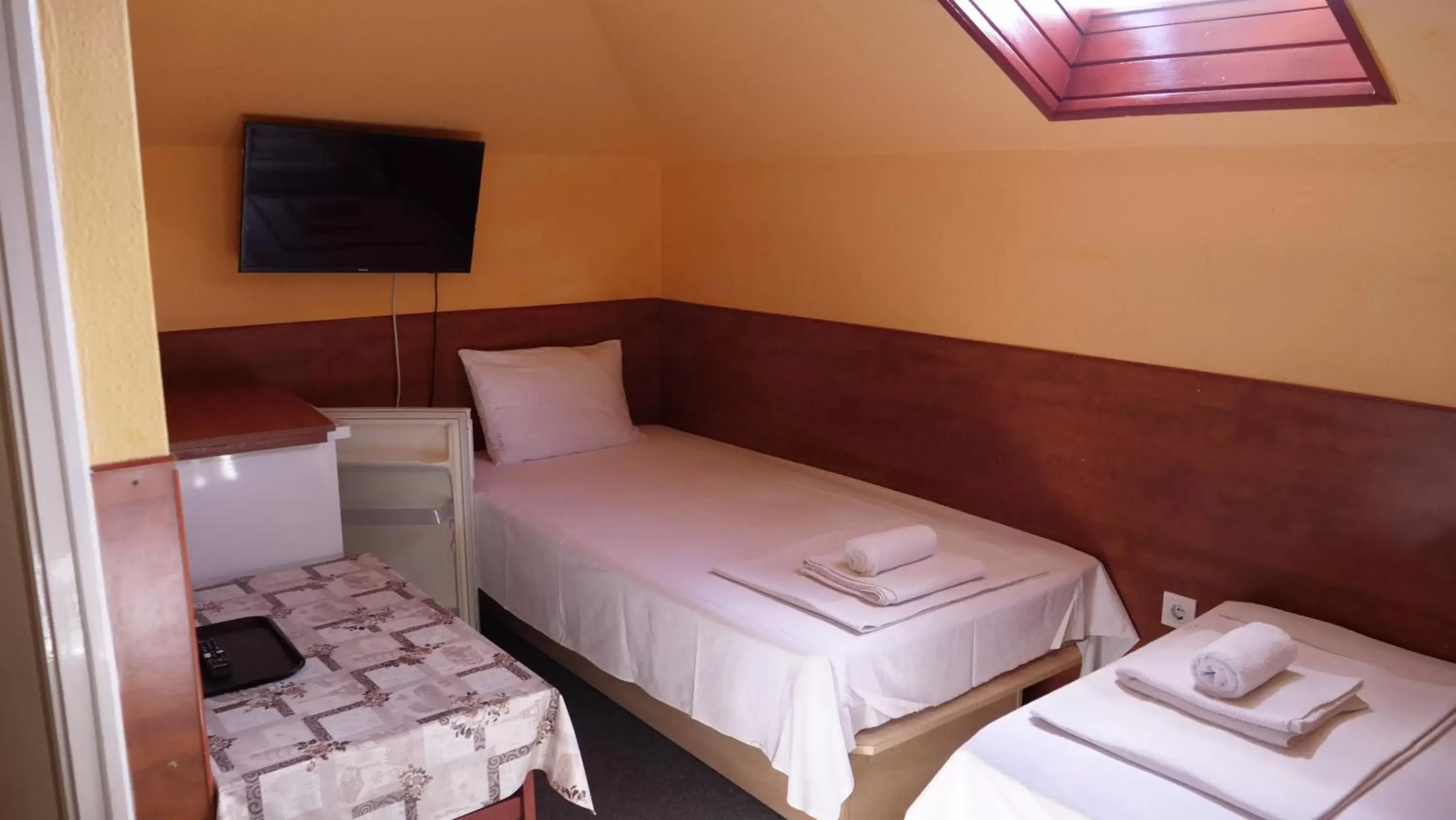 Property building, Bed in Attila Hotel