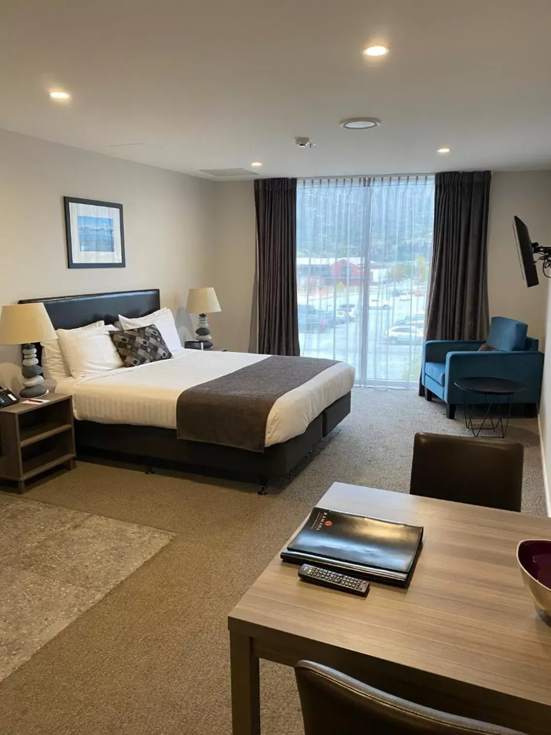 Photo of the whole room in Ramada Suites by Wyndham Queenstown Remarkables Park