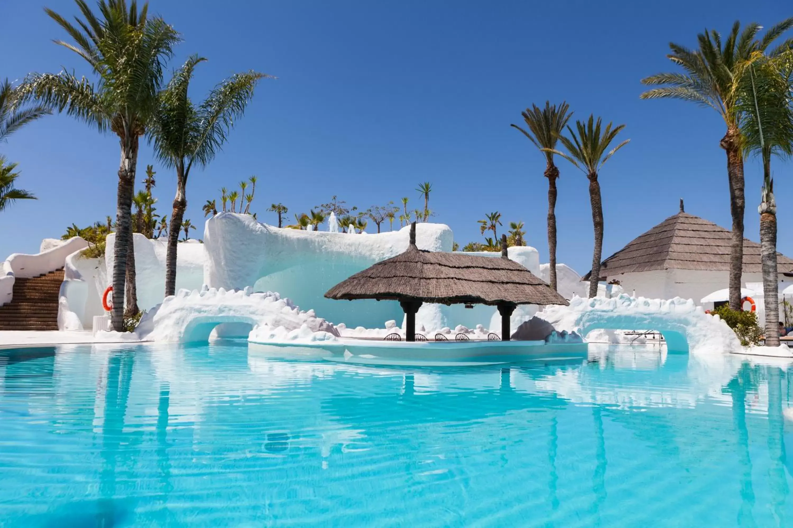 Swimming Pool in Hotel Suites Albayzin Del Mar
