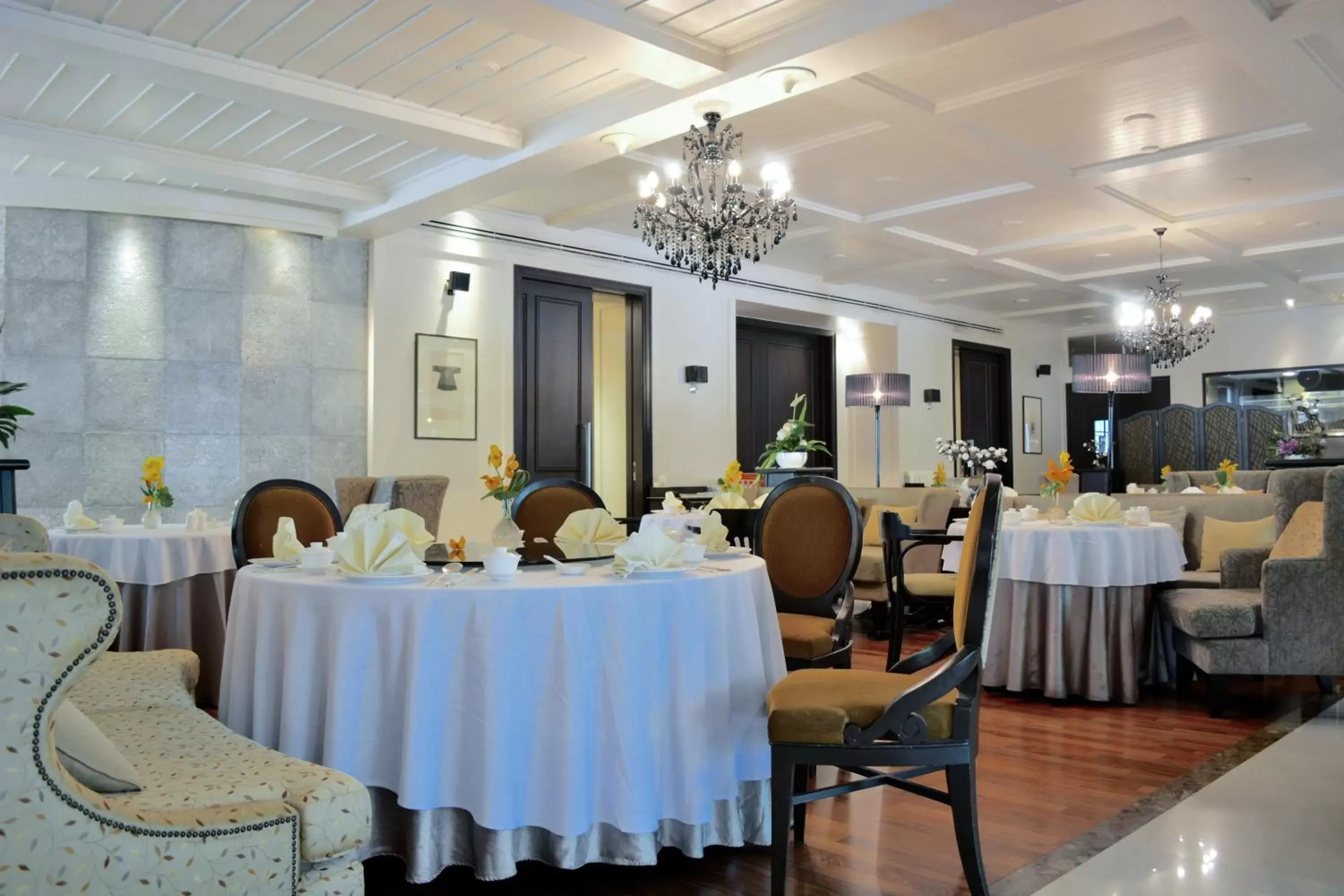 Restaurant/Places to Eat in Rama Gardens Hotel Bangkok - SHA Plus Certified