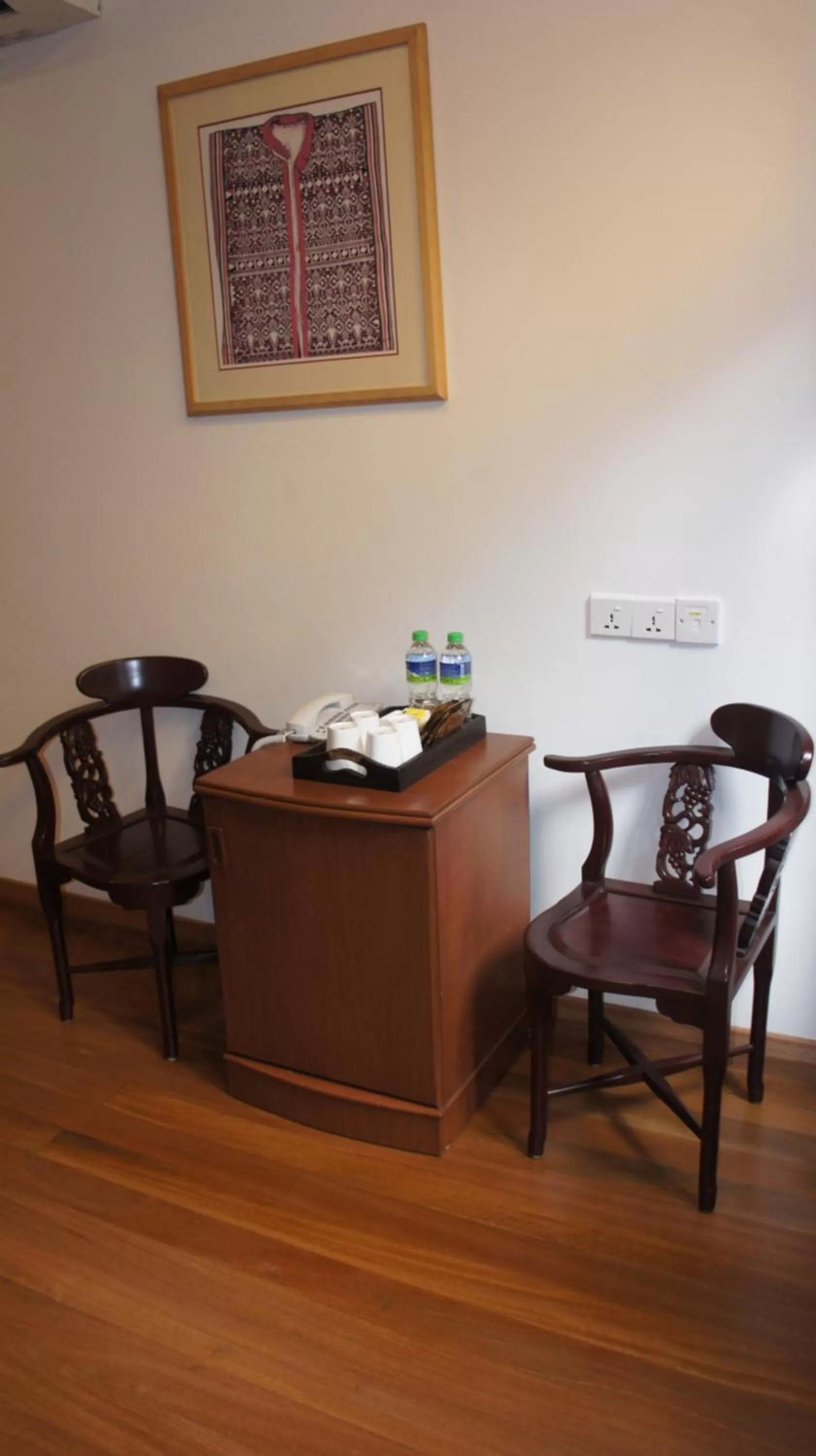 Seating area in Heeren Straits Hotel