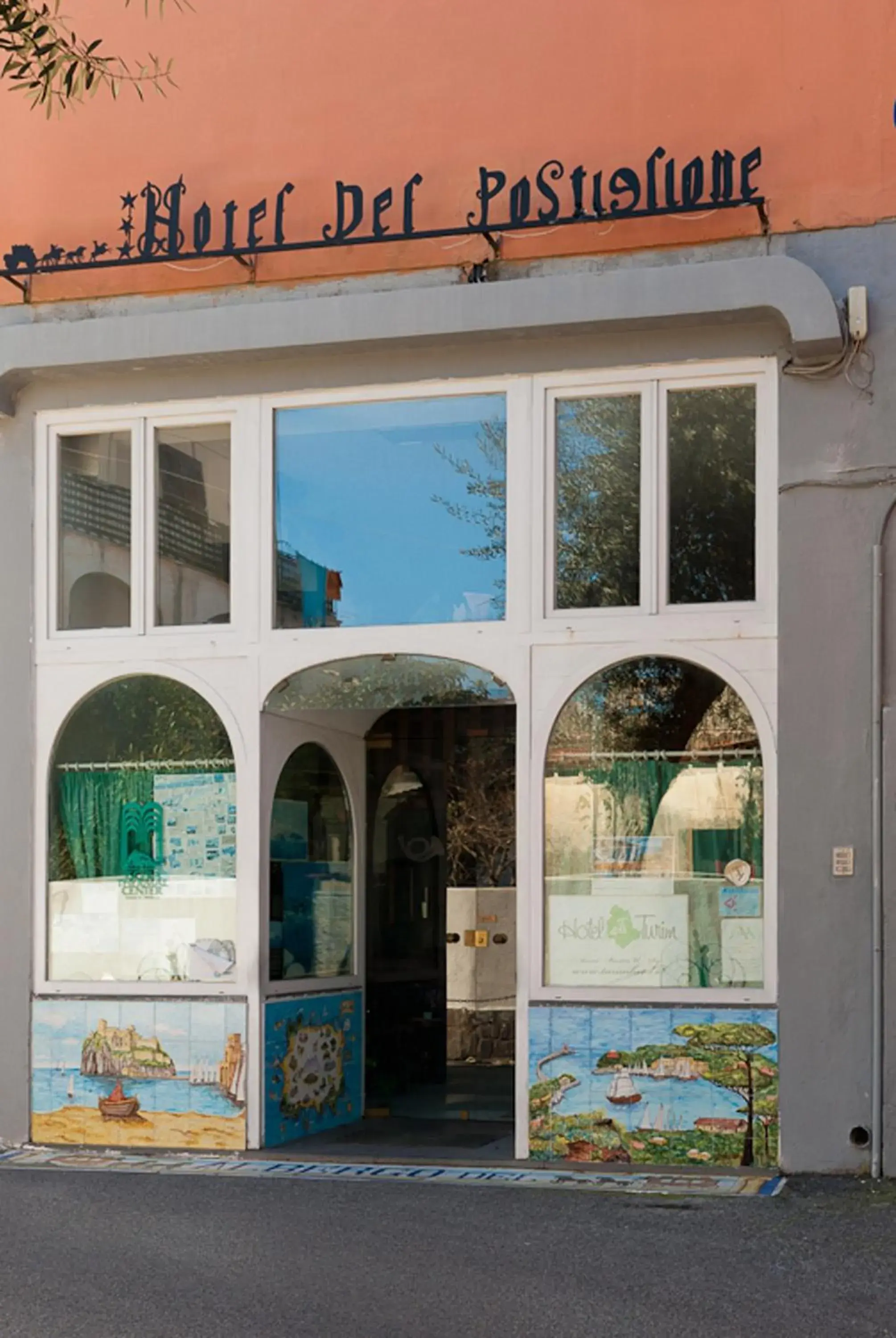 Facade/entrance in Hotel Del Postiglione